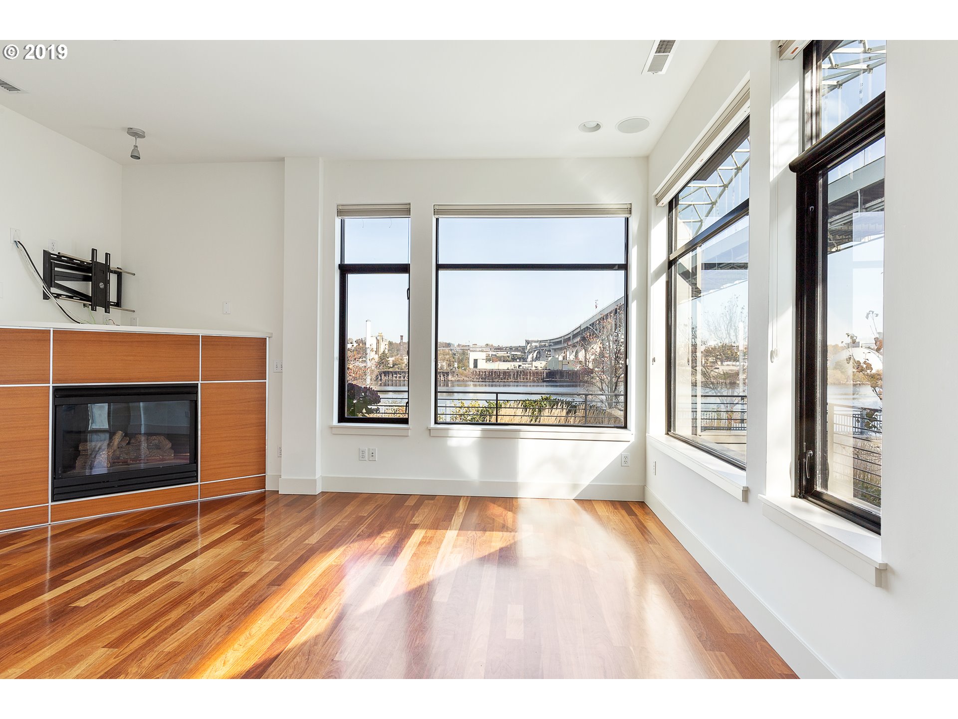 Photo #6: 19452390 Listing 