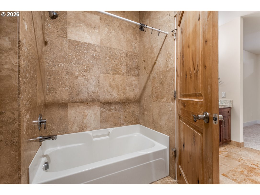 Photo #1: 194676434 Listing: Photo #1