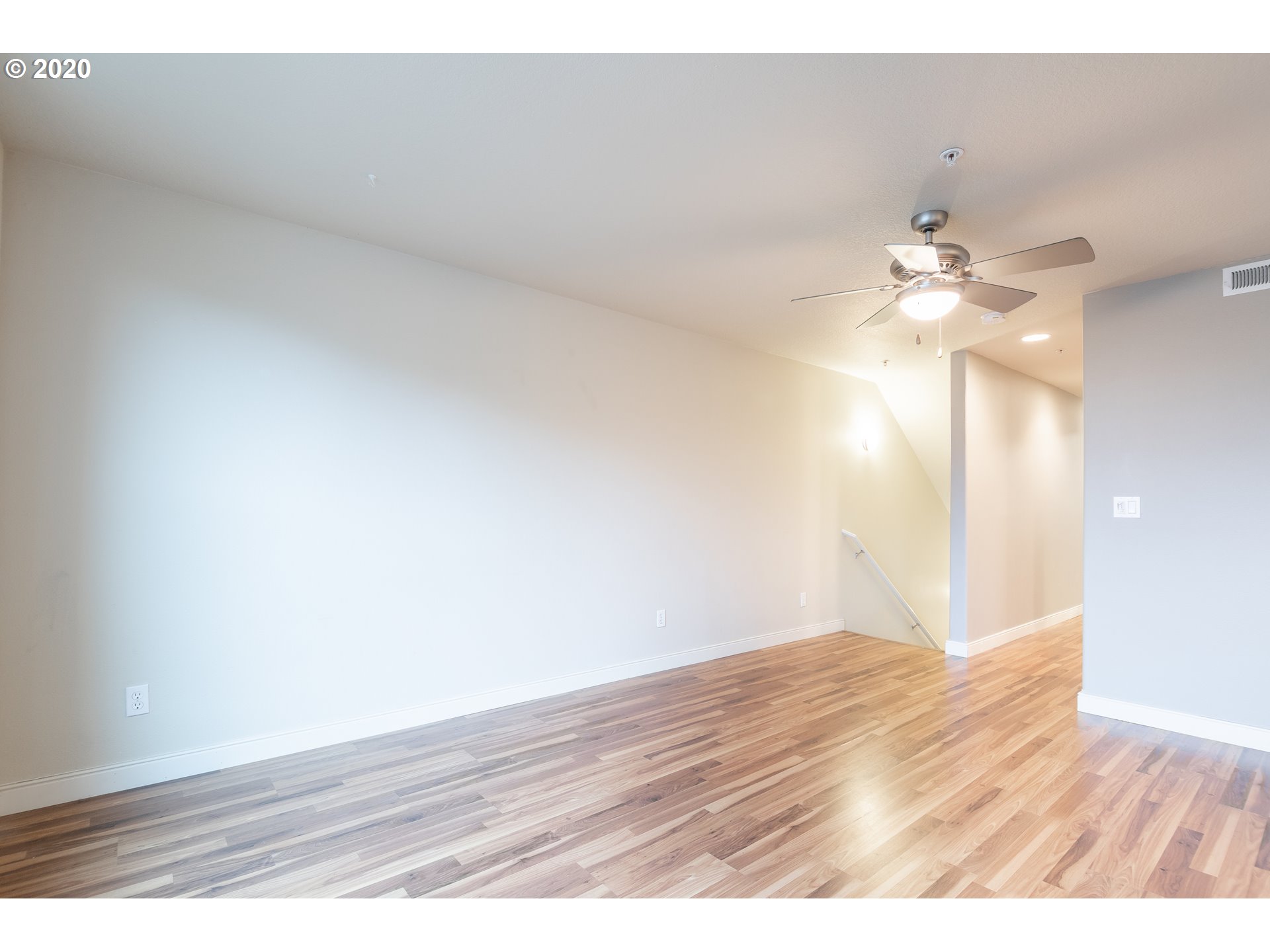 Photo #2: 19476679 Listing 