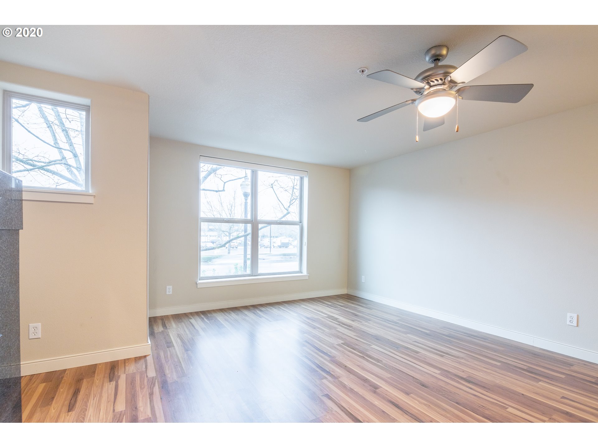 Photo #3: 19476679 Listing 