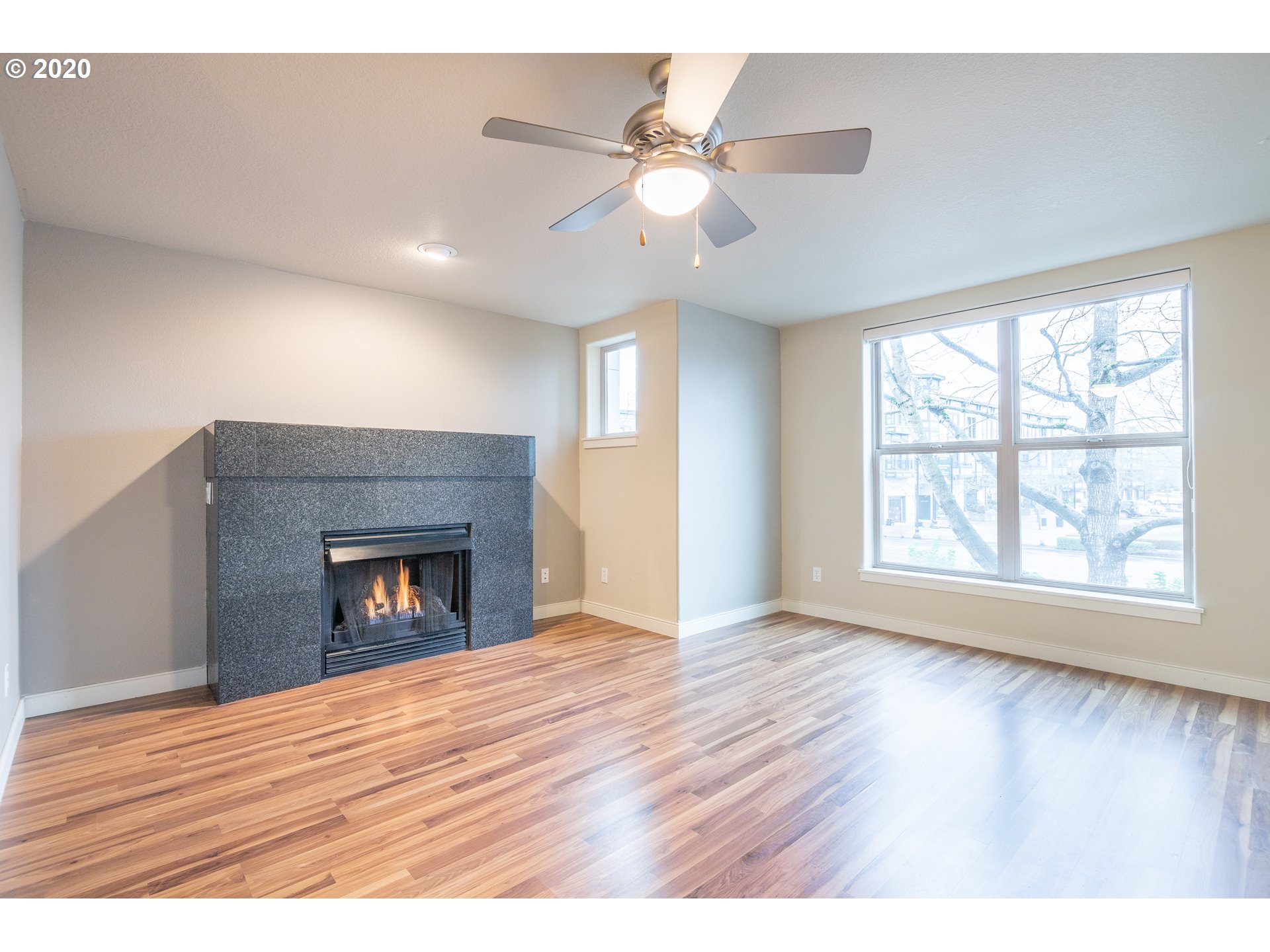 Photo #4: 19476679 Listing 