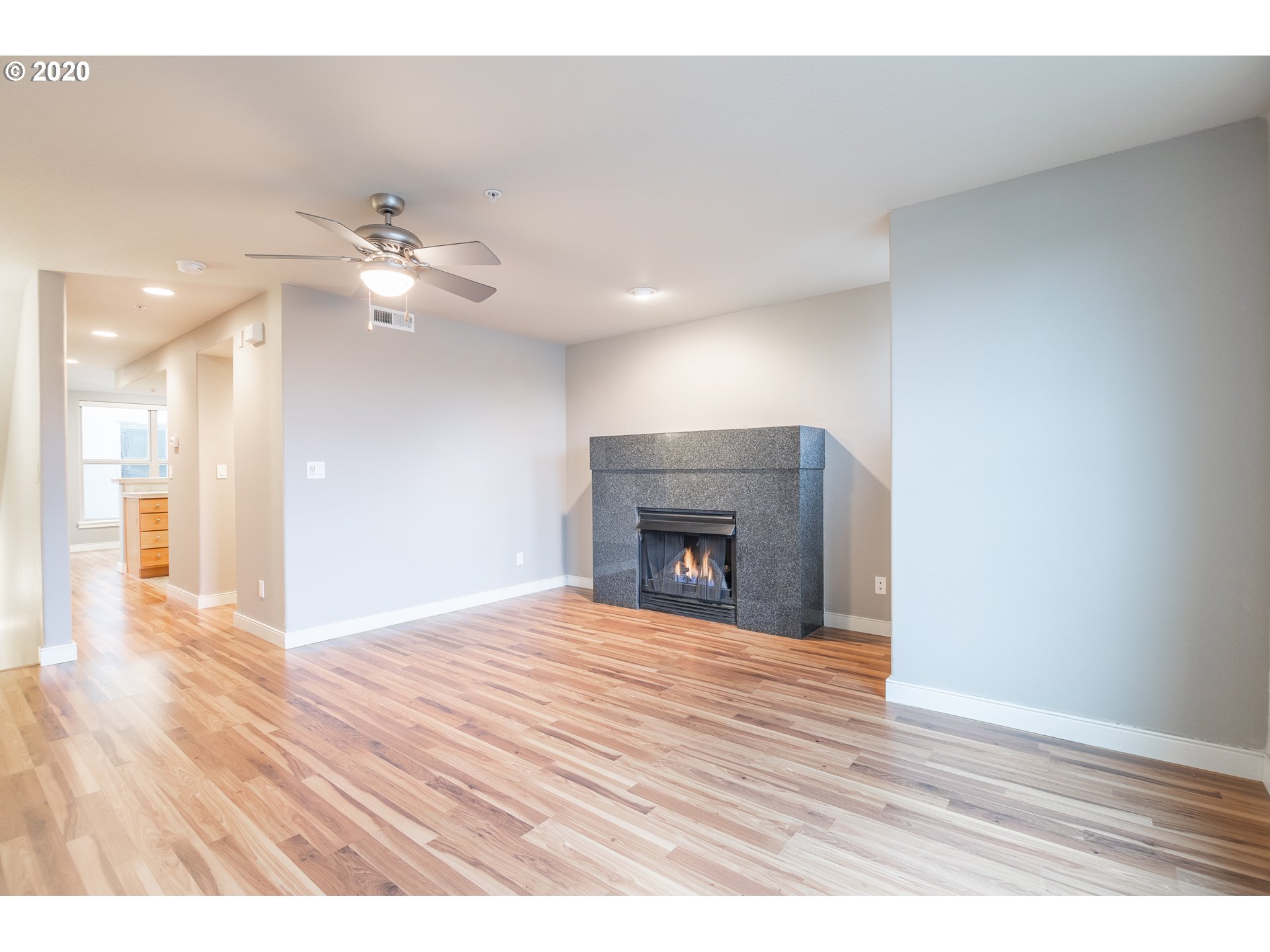 Photo #6: 19476679 Listing 