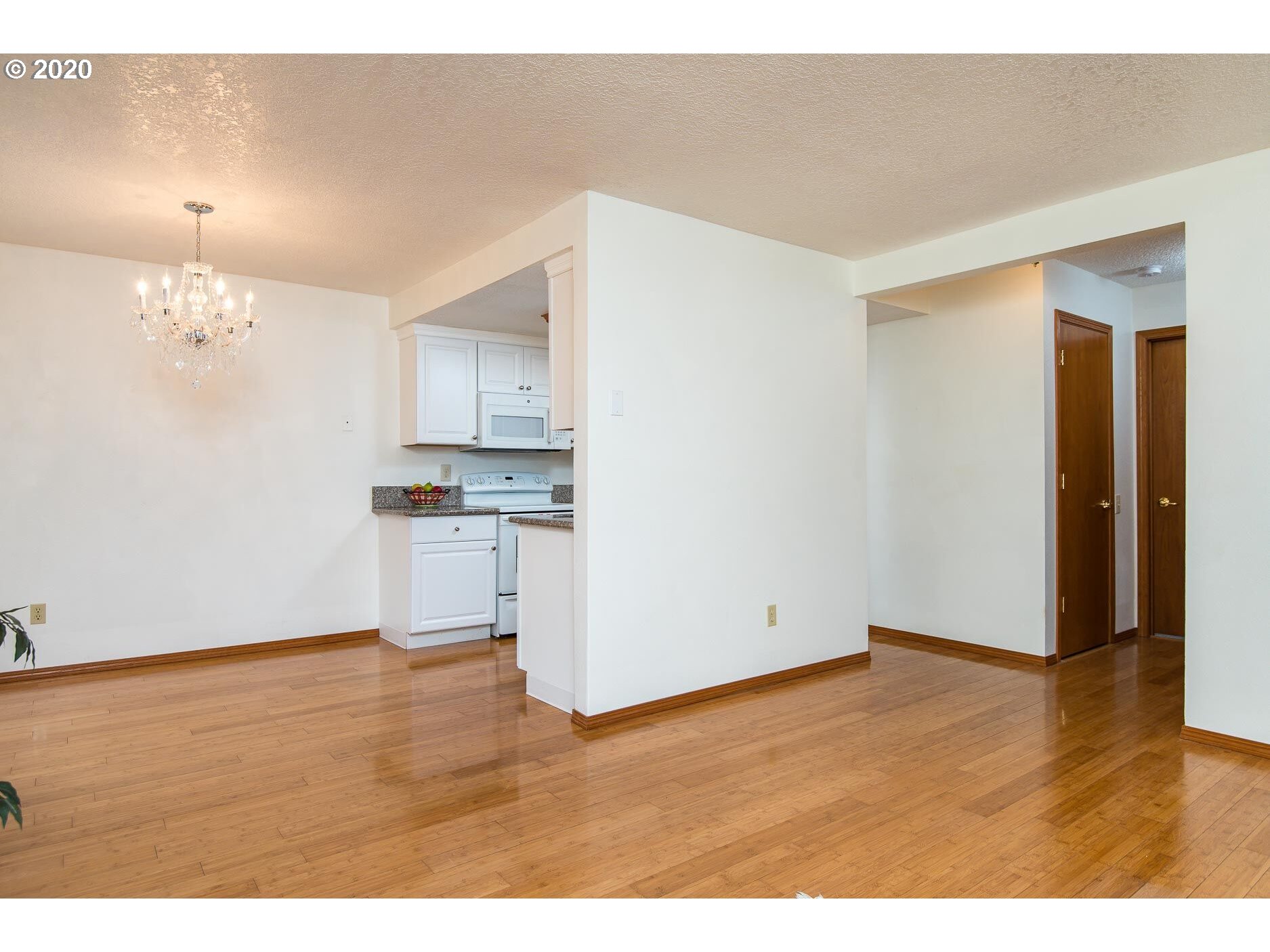 Photo #6: 19511963 Listing 