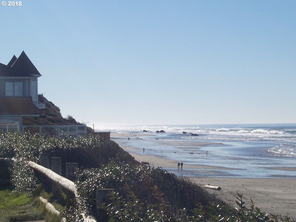 3824 NW JETTY AVE, LINCOLN CITY, OR 97367 The Brokerage House Real Estate