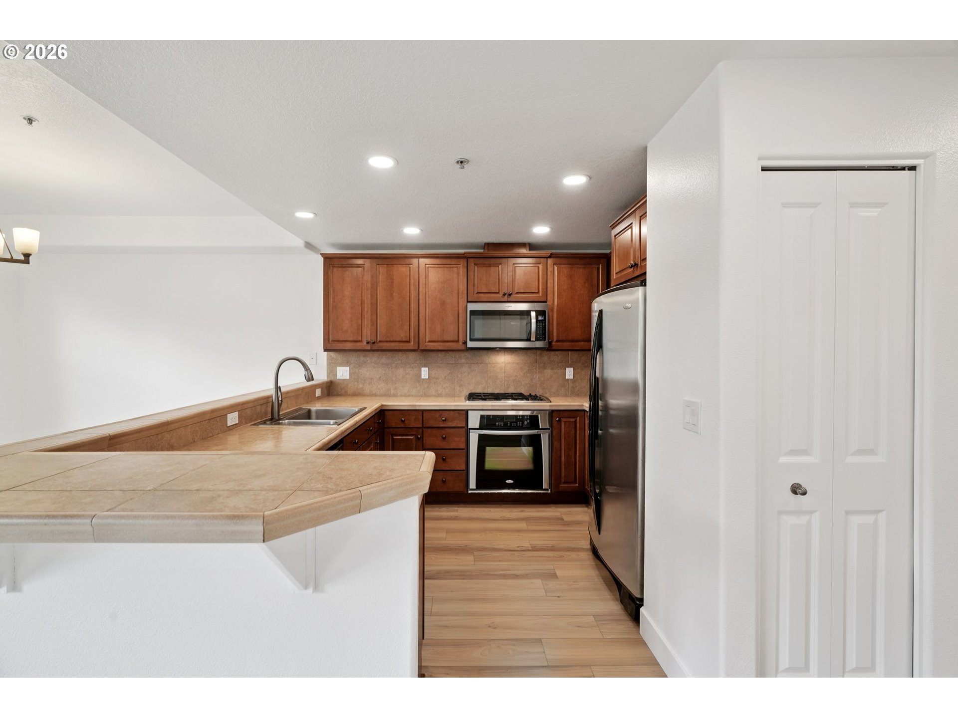 Photo #8: 195549082 Listing: Photo #8