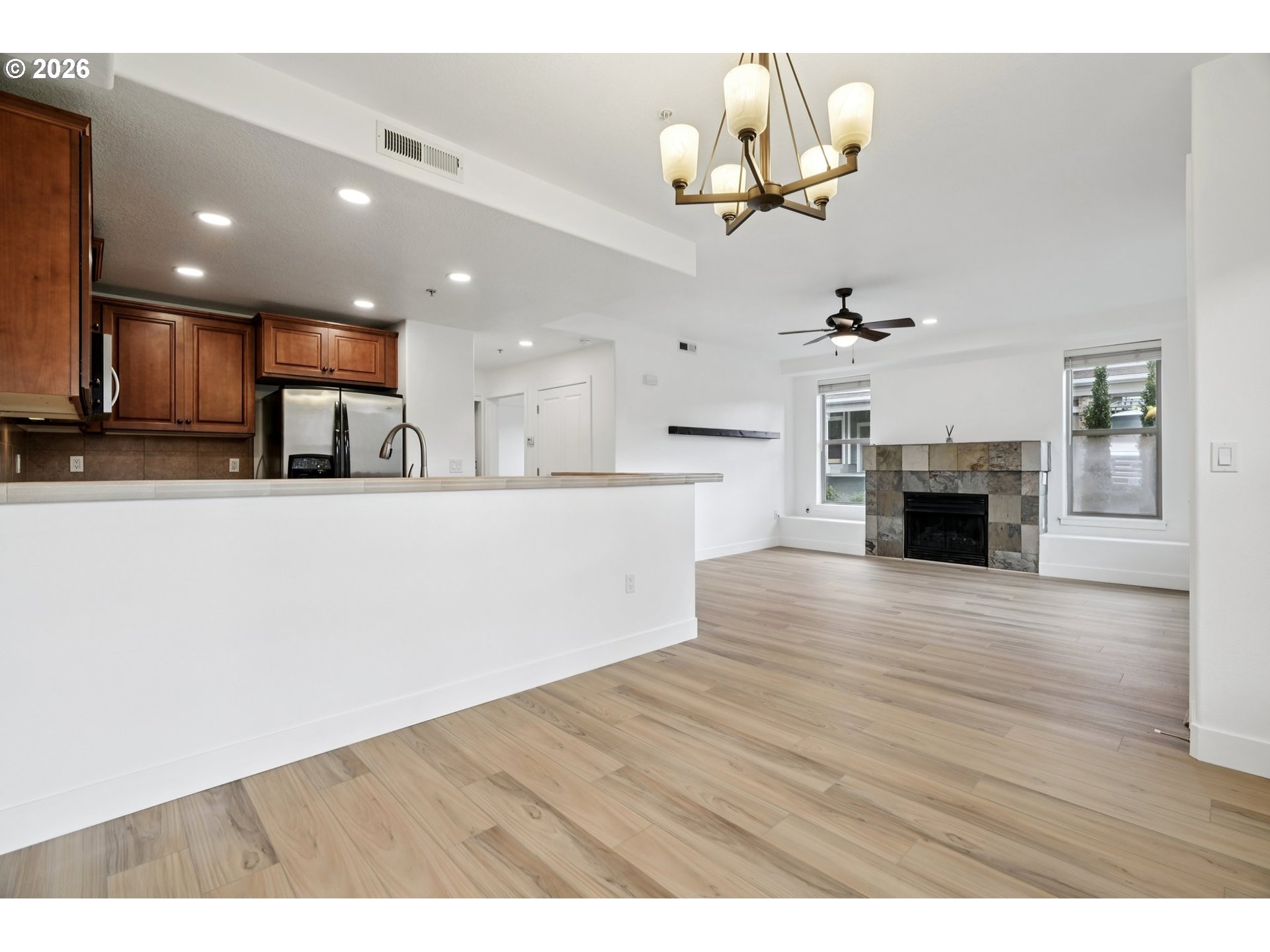 Photo #6: 195549082 Listing: Photo #6