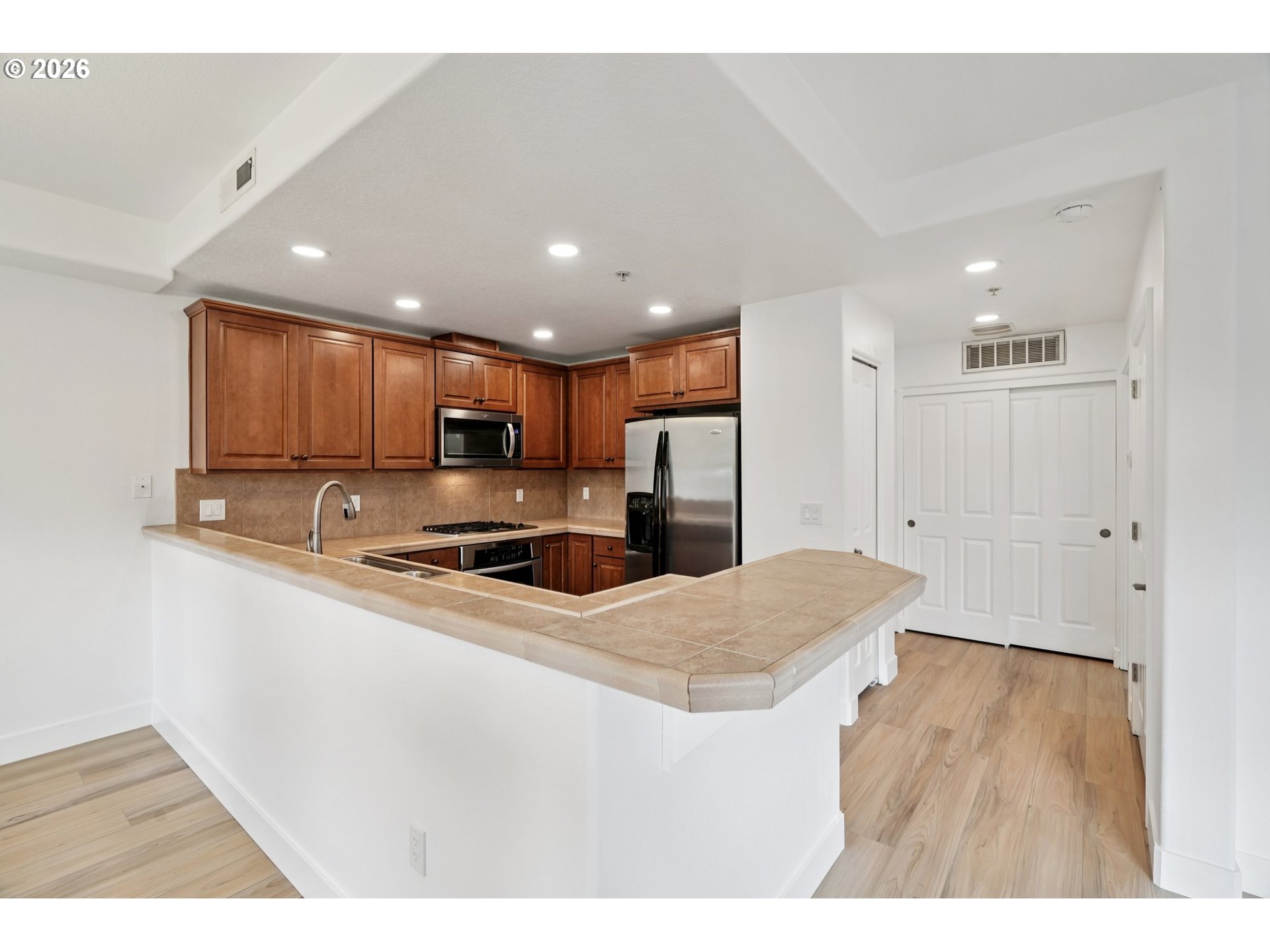 Photo #7: 195549082 Listing: Photo #7