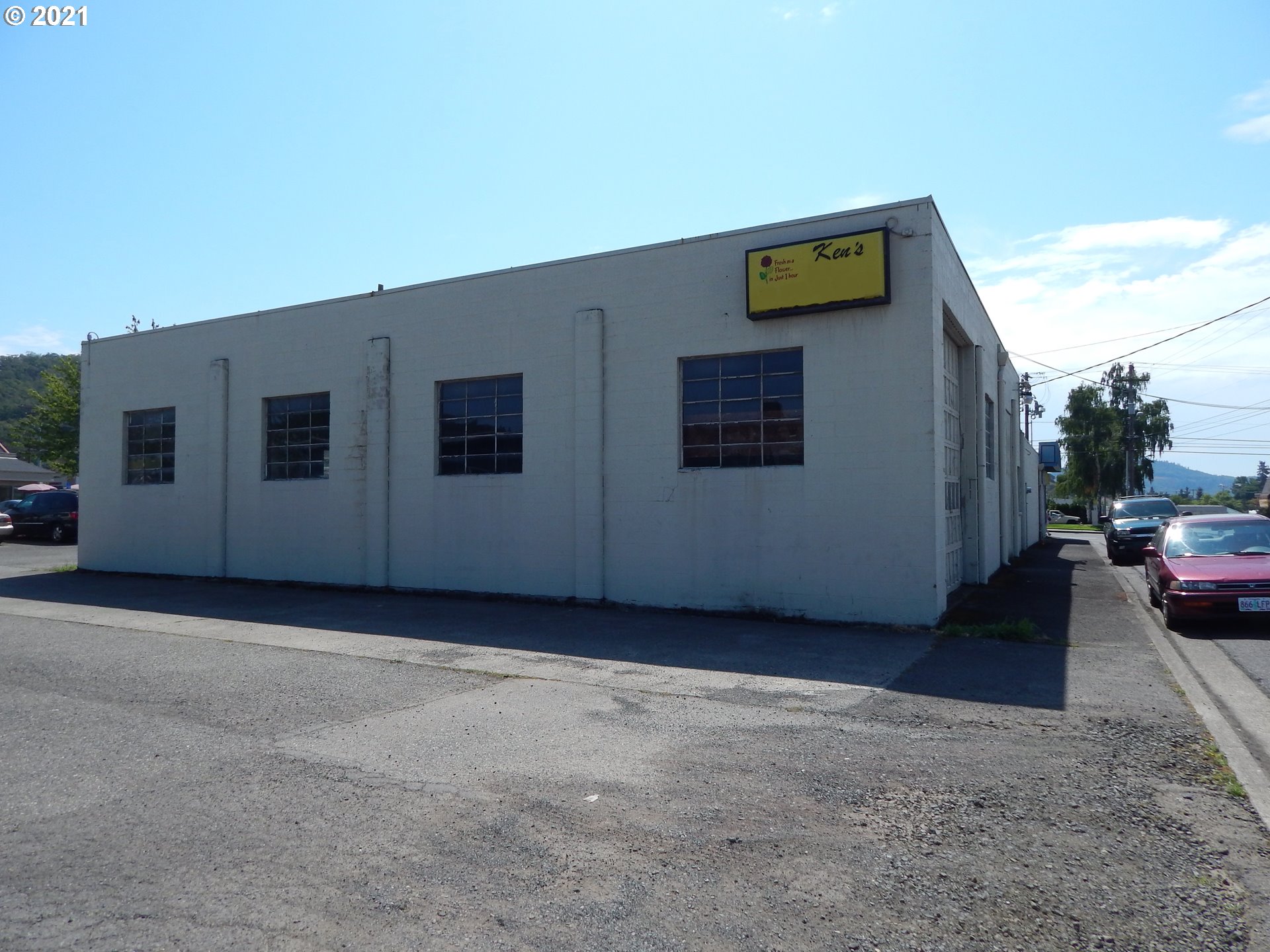 470 NE GARDEN VALLEY BLVD (1 of 17)
