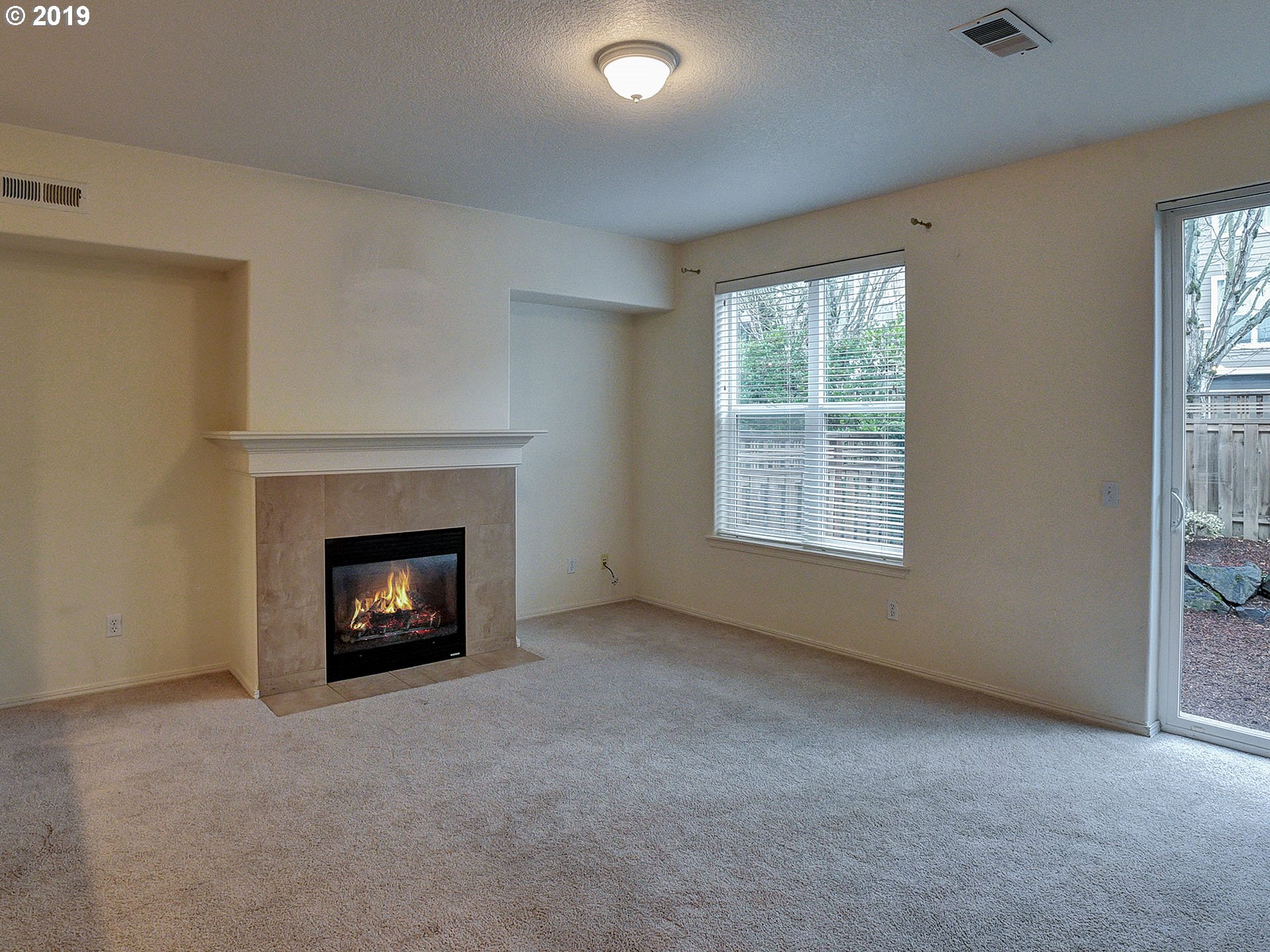 Photo #2: 19560174 Listing 