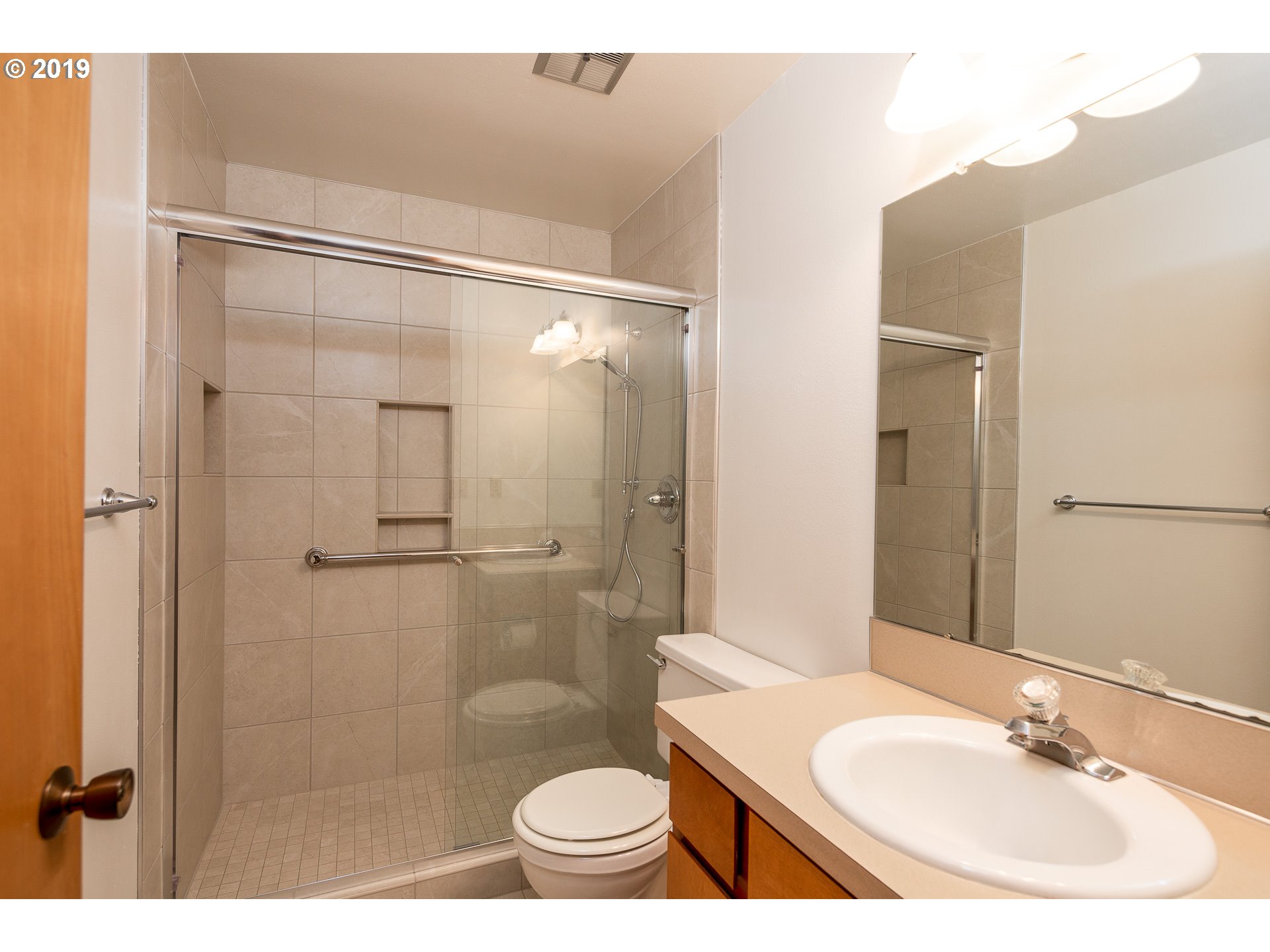 Photo #5: 19574156 Listing 