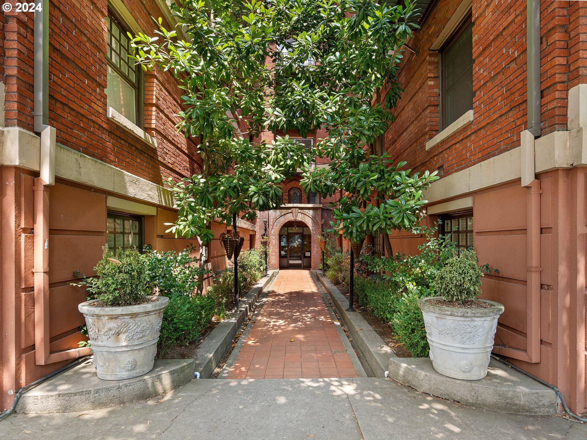 Photo #2: 195912714 Listing: Photo #2