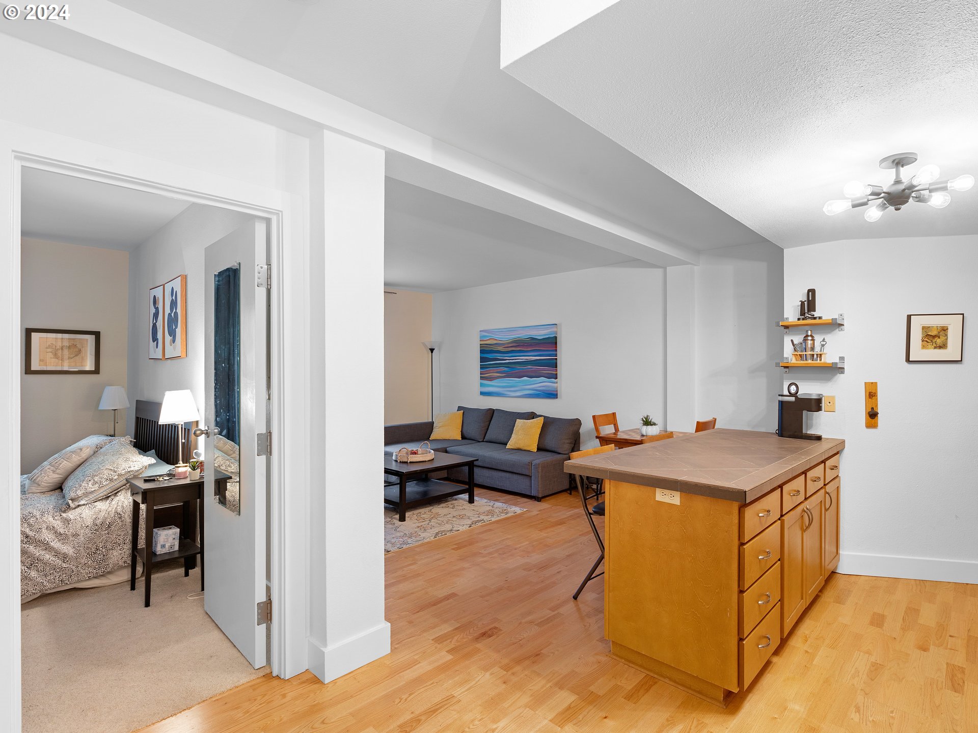 Photo #4: 195912714 Listing: Photo #4