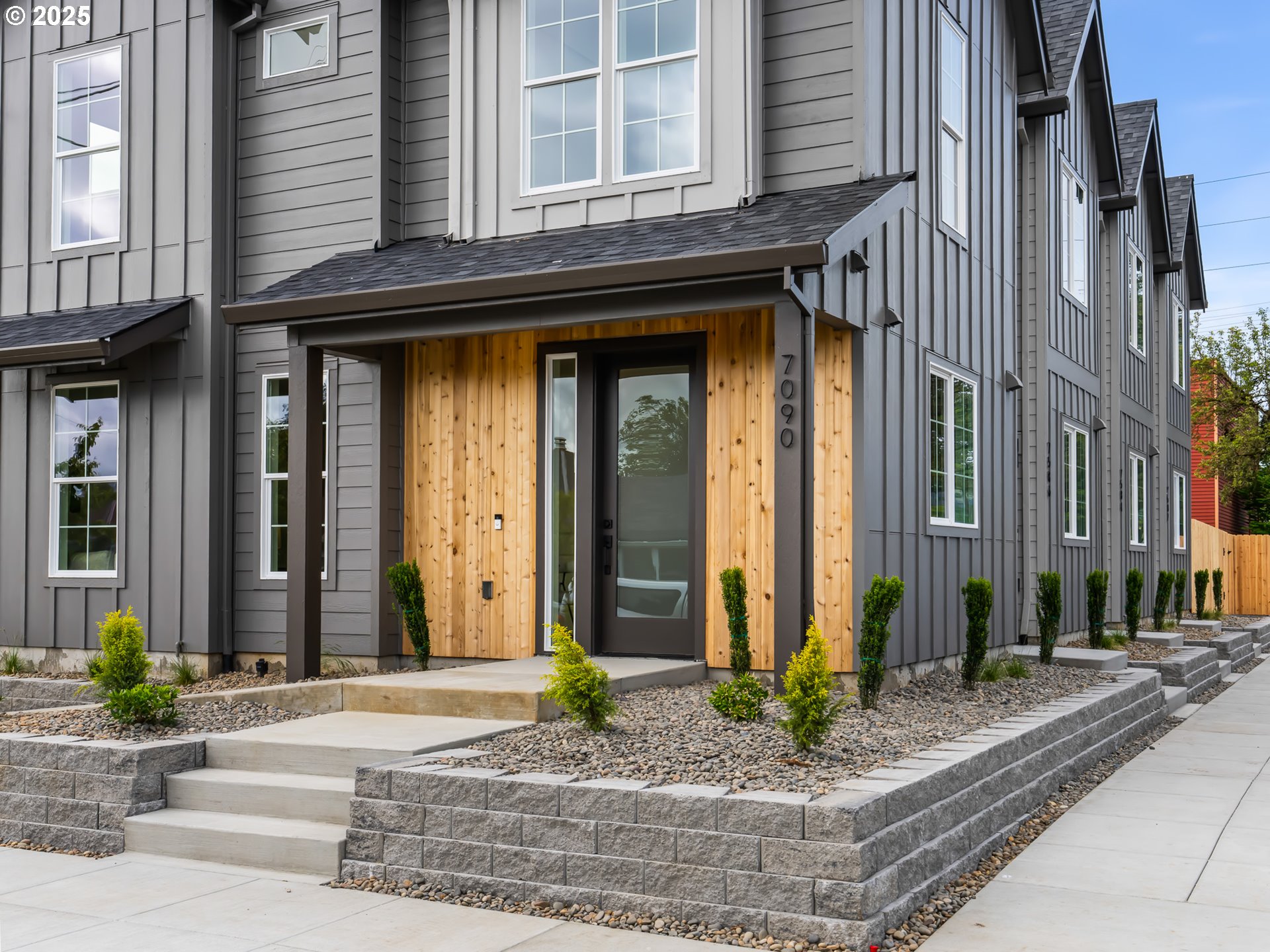 Photo #2: 195985396 Listing 
