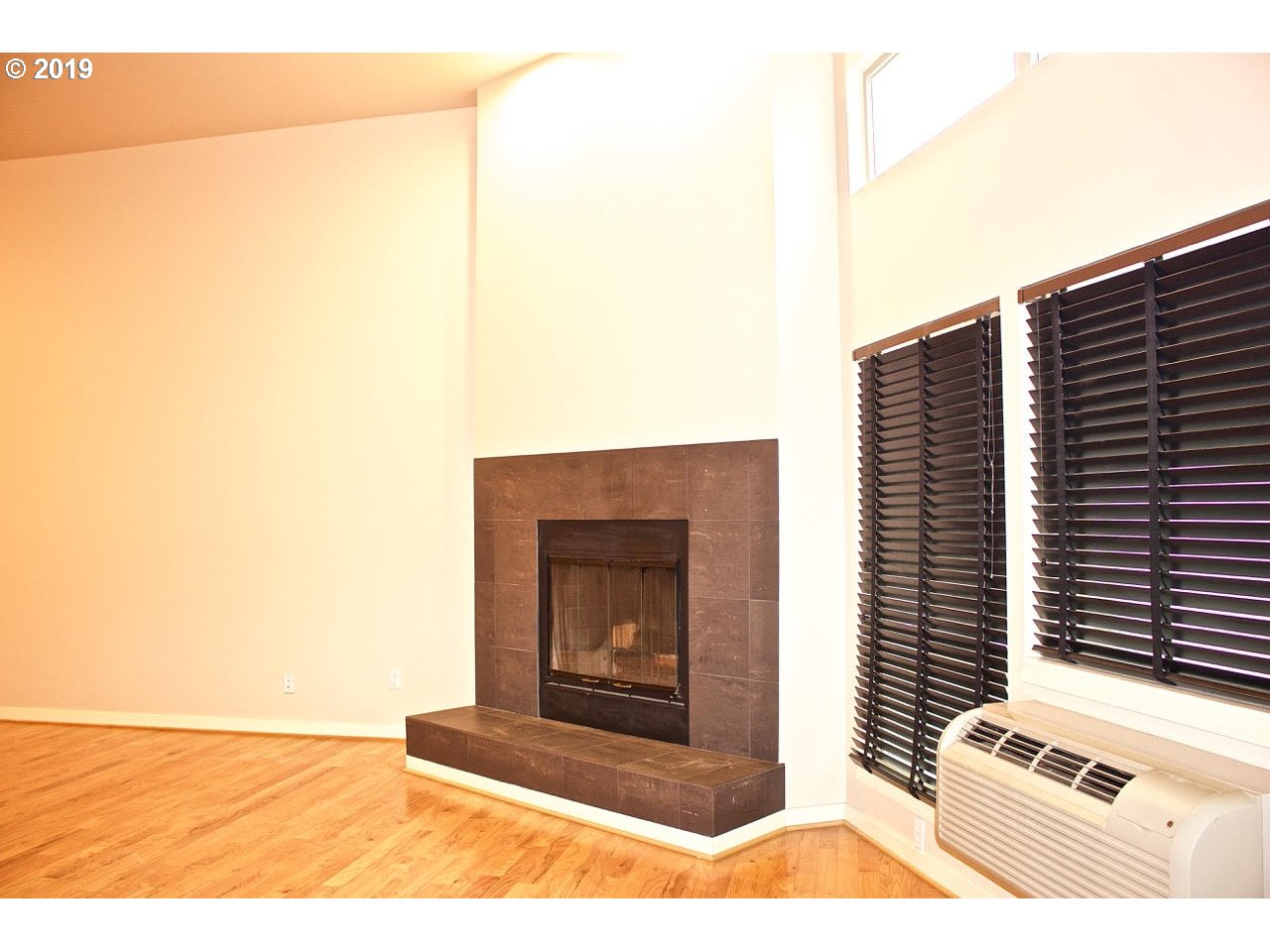 Photo #3: 19612095 Listing 