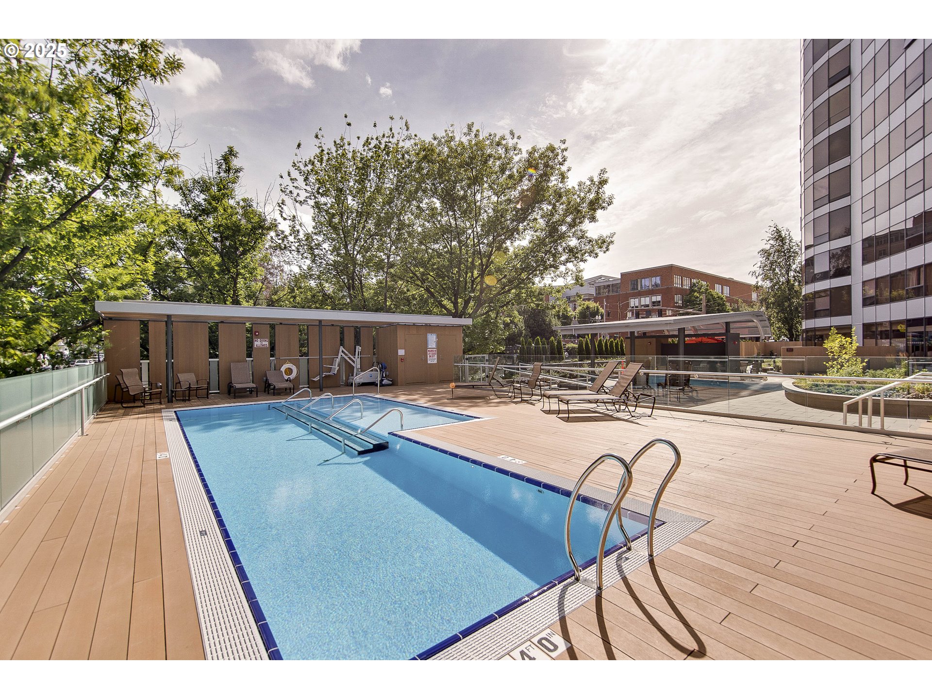 Photo #6: 196274819 Listing 