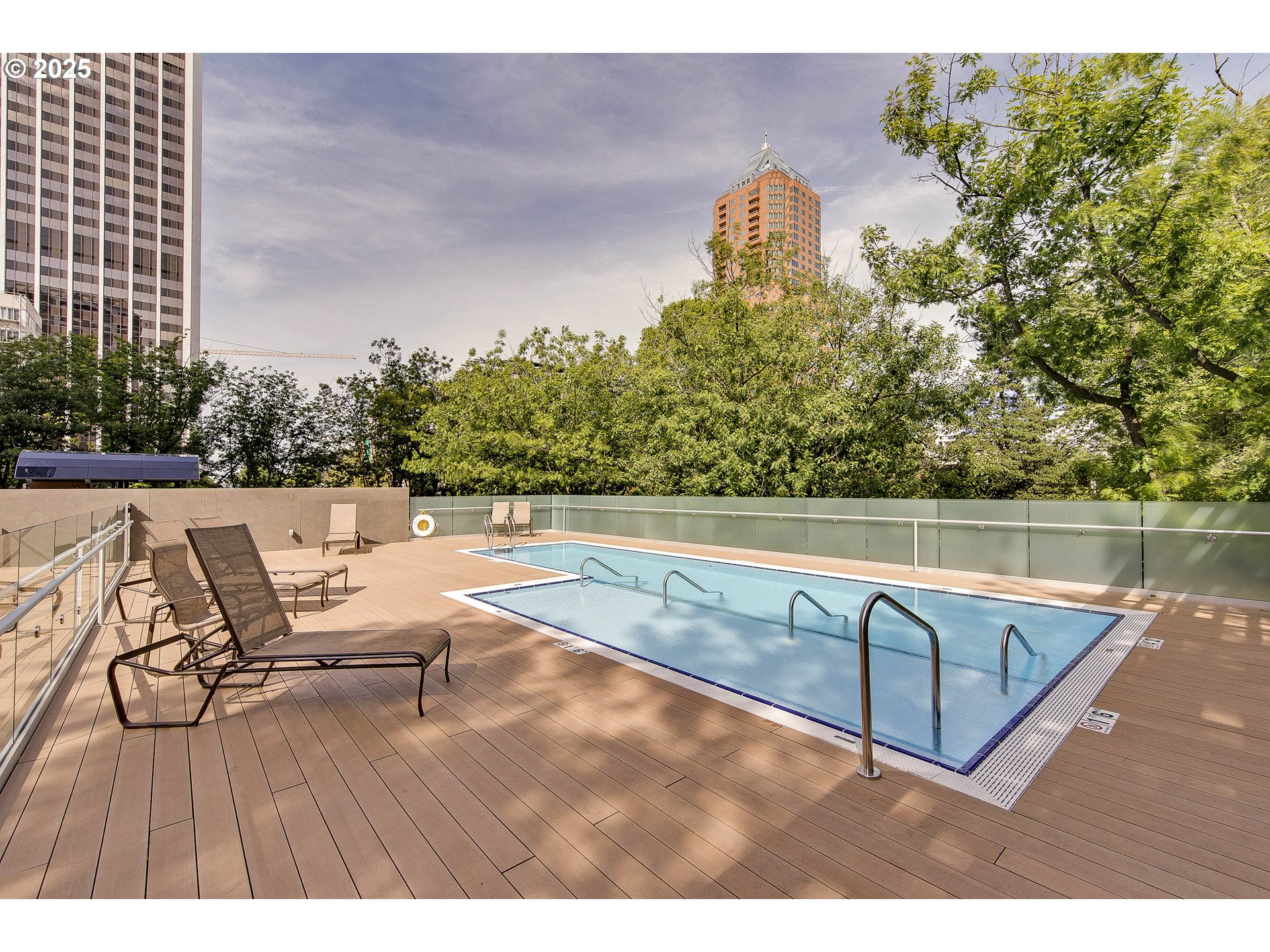 Photo #3: 196274819 Listing 