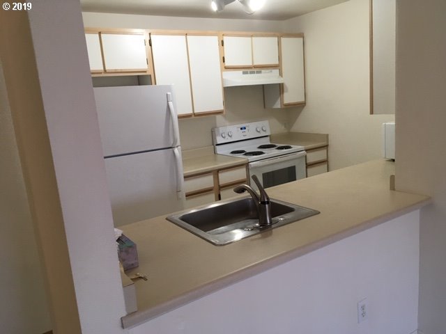 Photo #3: 19635709 Listing 