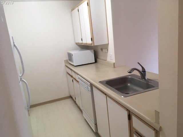 Photo #4: 19635709 Listing 