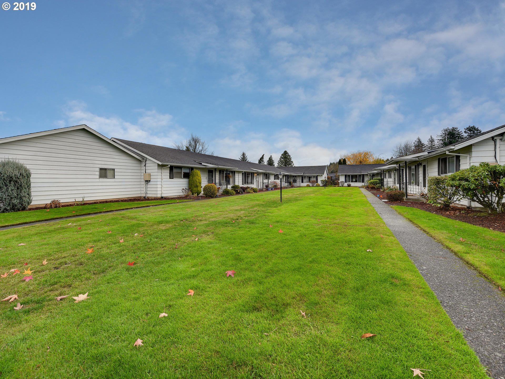 Photo #2: 19652442 Listing 