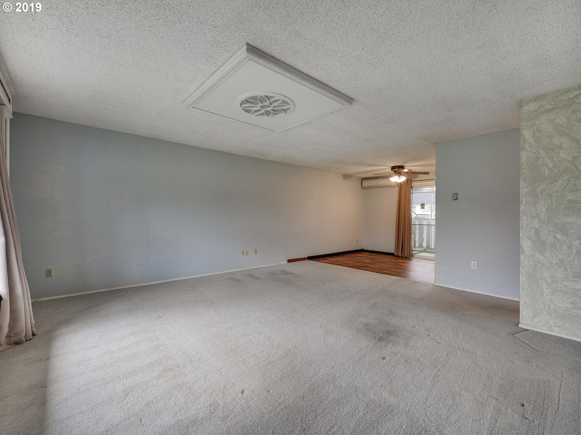 Photo #4: 19652442 Listing 