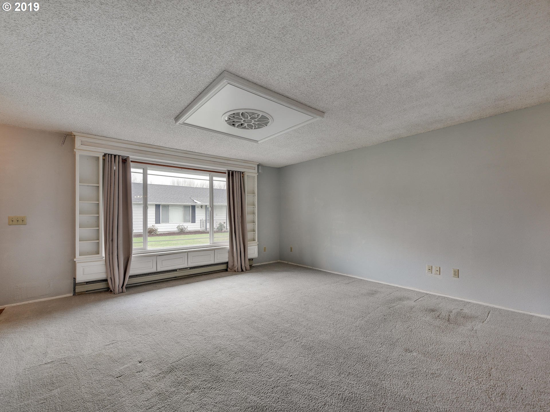 Photo #5: 19652442 Listing 