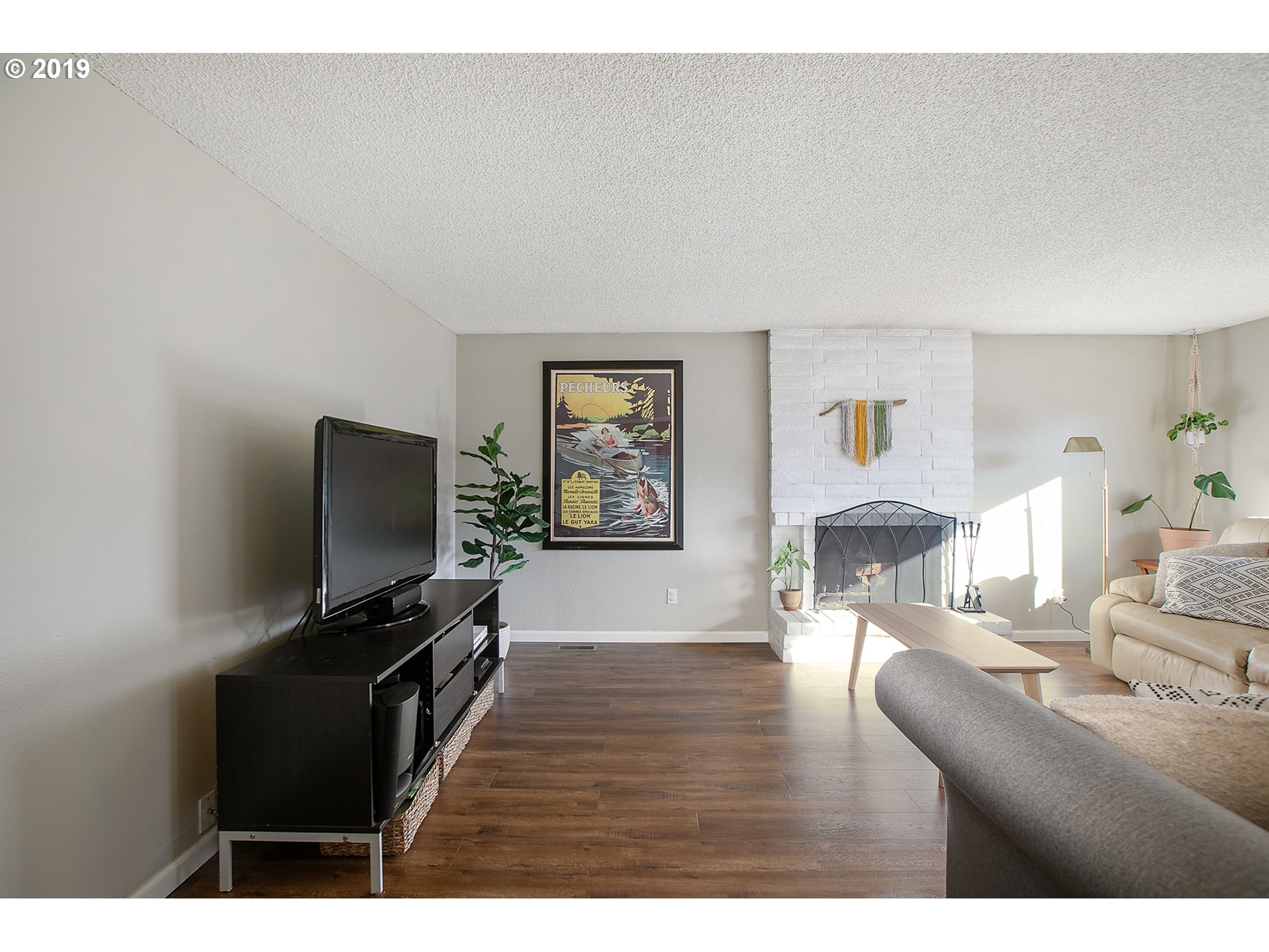 Living Room-Fireplace