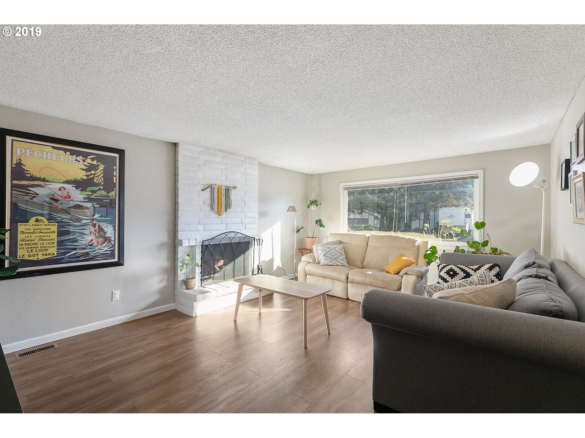 Living Room-Fireplace