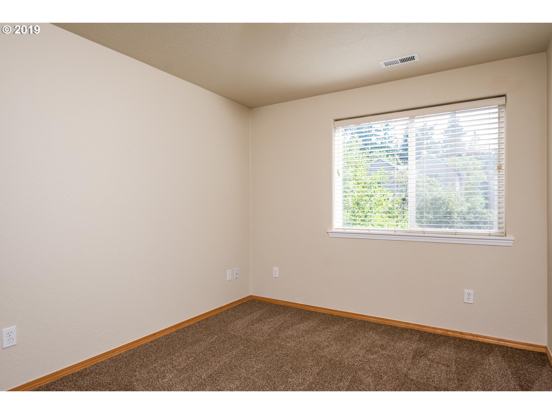 Photo #2: 19669660 Listing 
