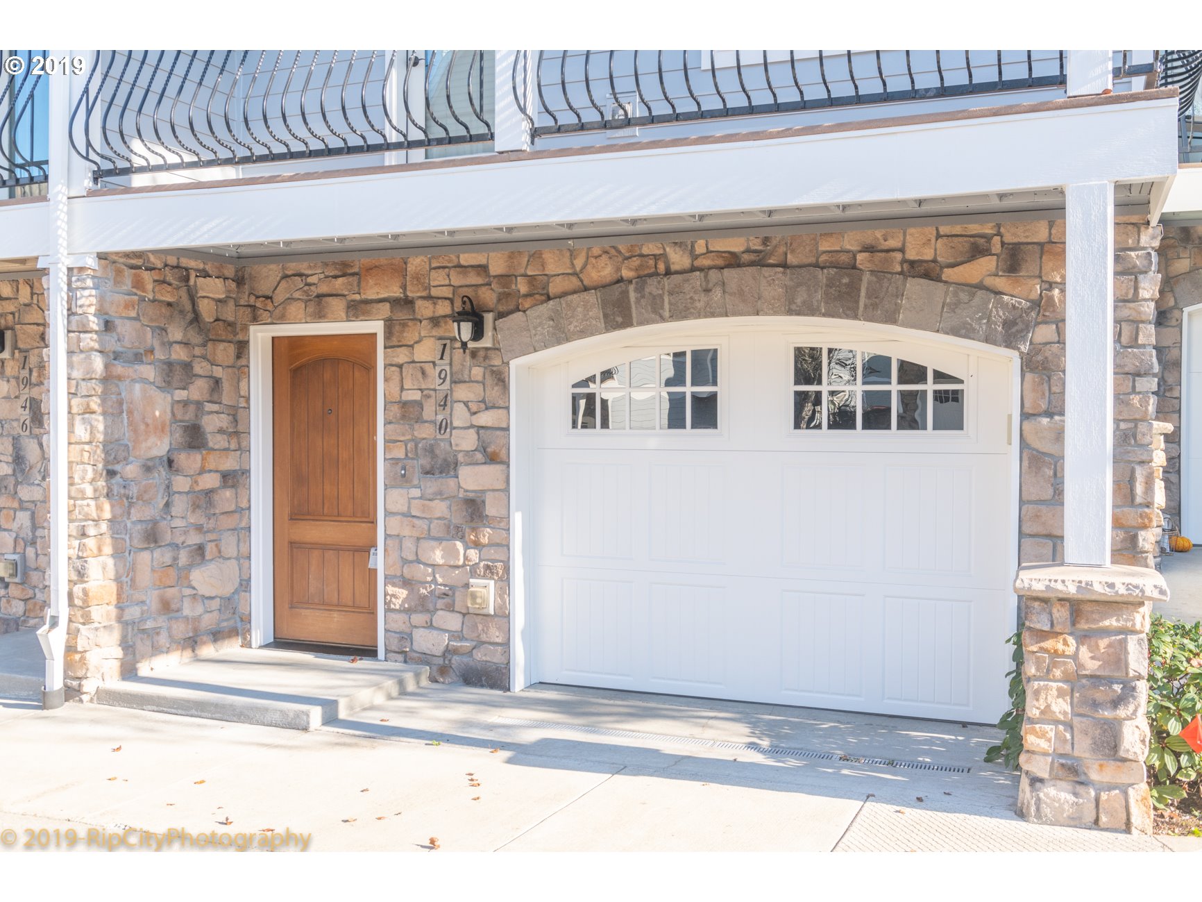 Photo #2: 19683107 Listing 