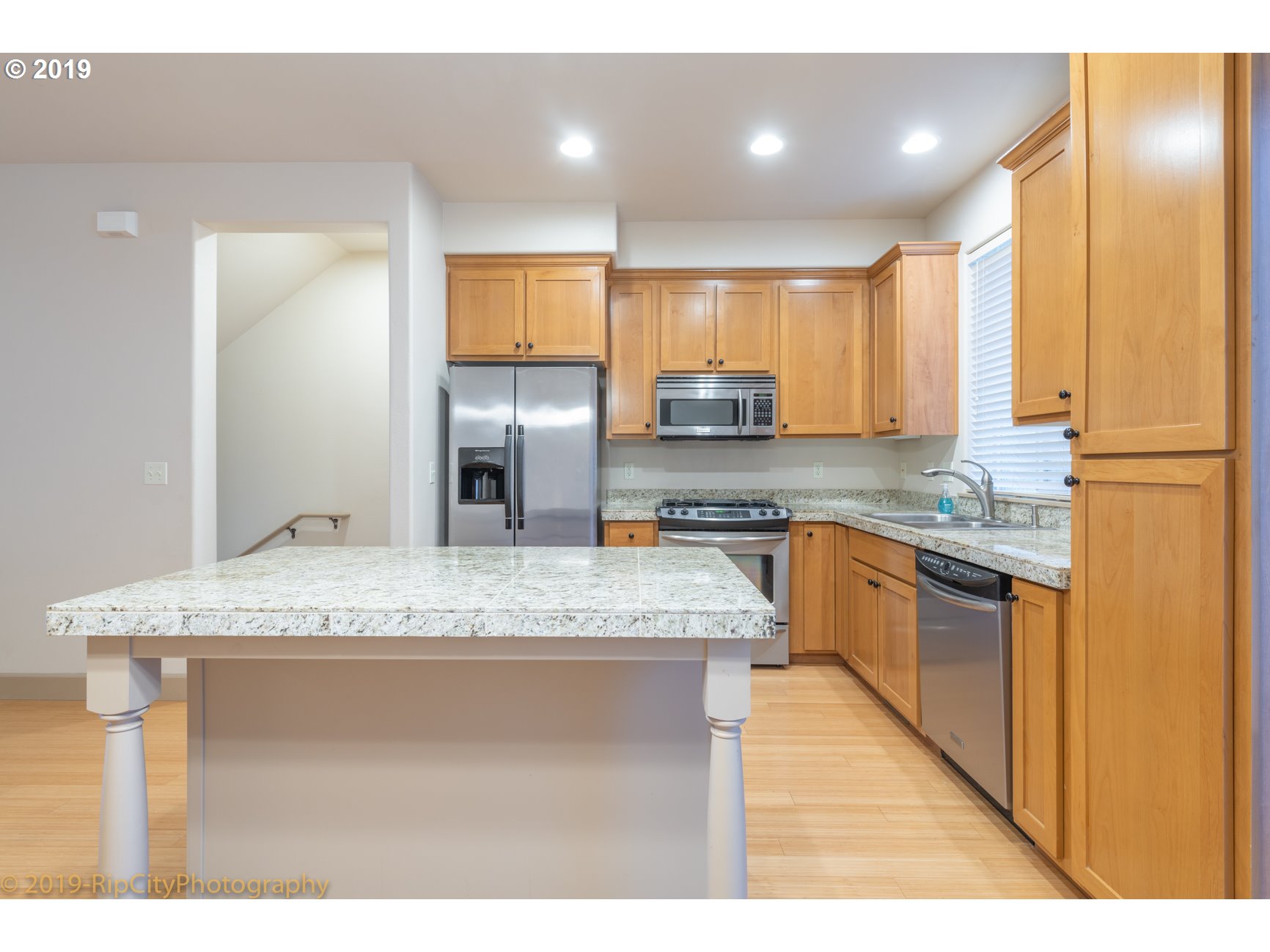 Photo #6: 19683107 Listing 