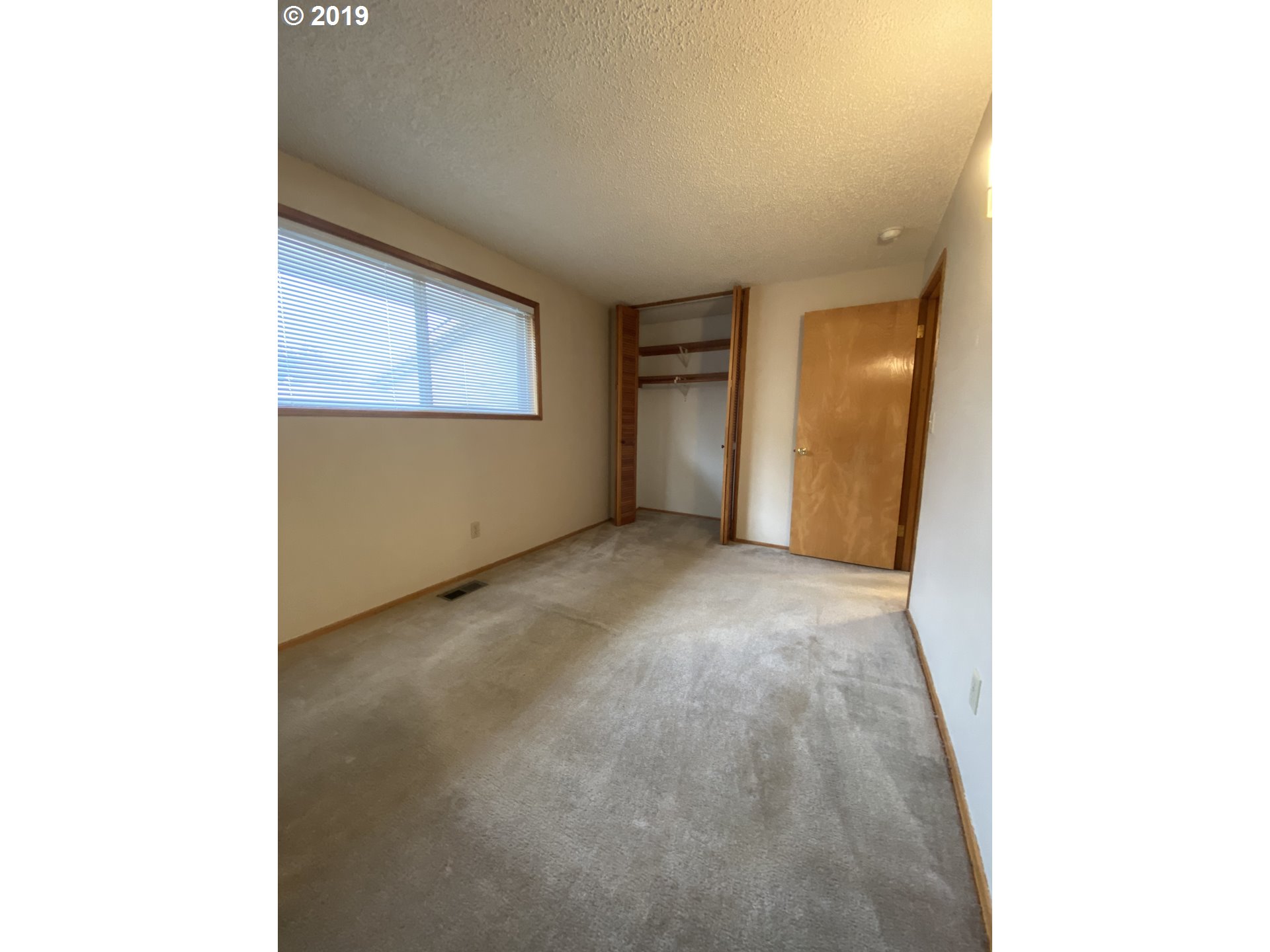 Photo #2: 19691656 Listing 