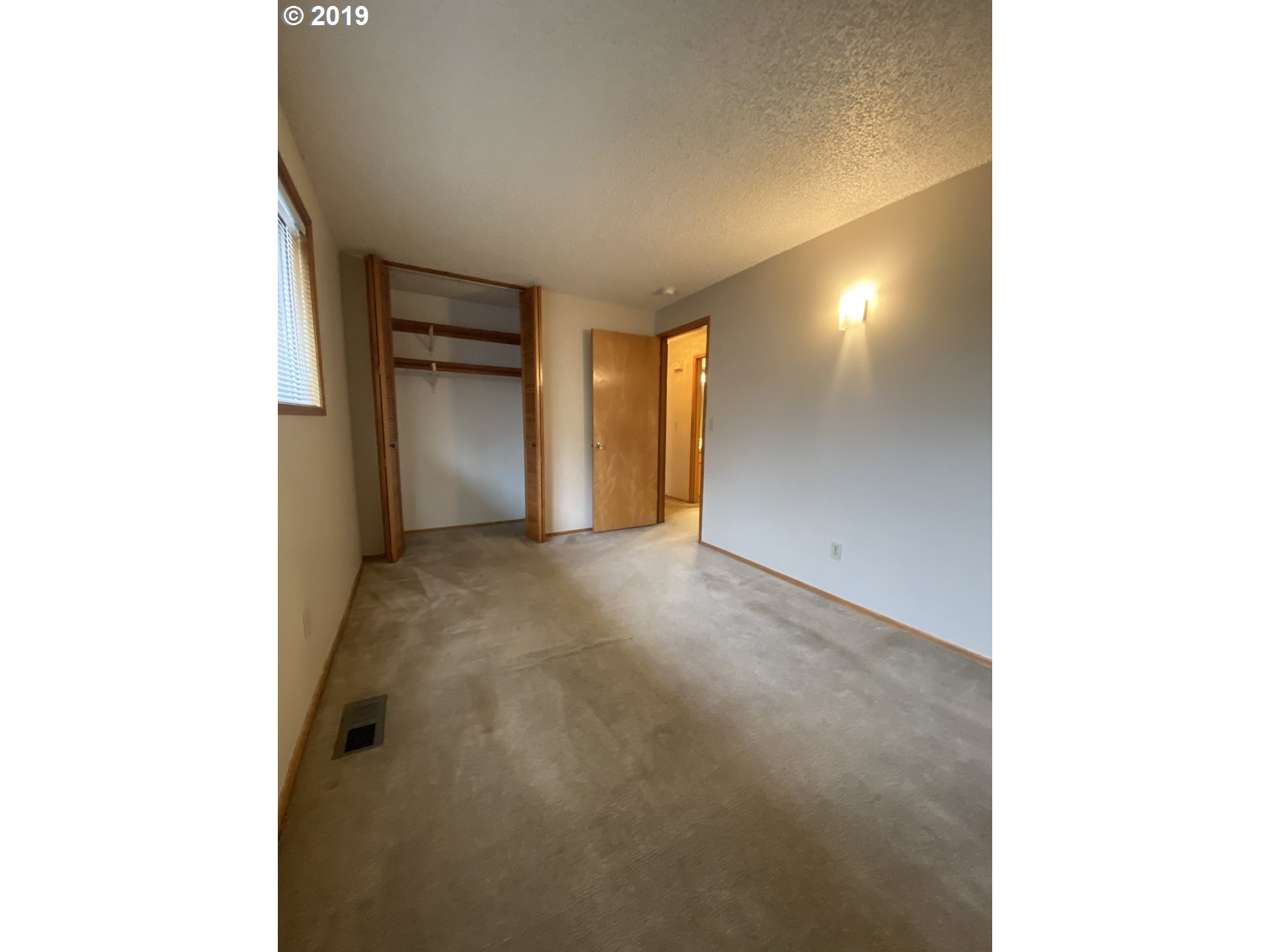 Photo #3: 19691656 Listing 