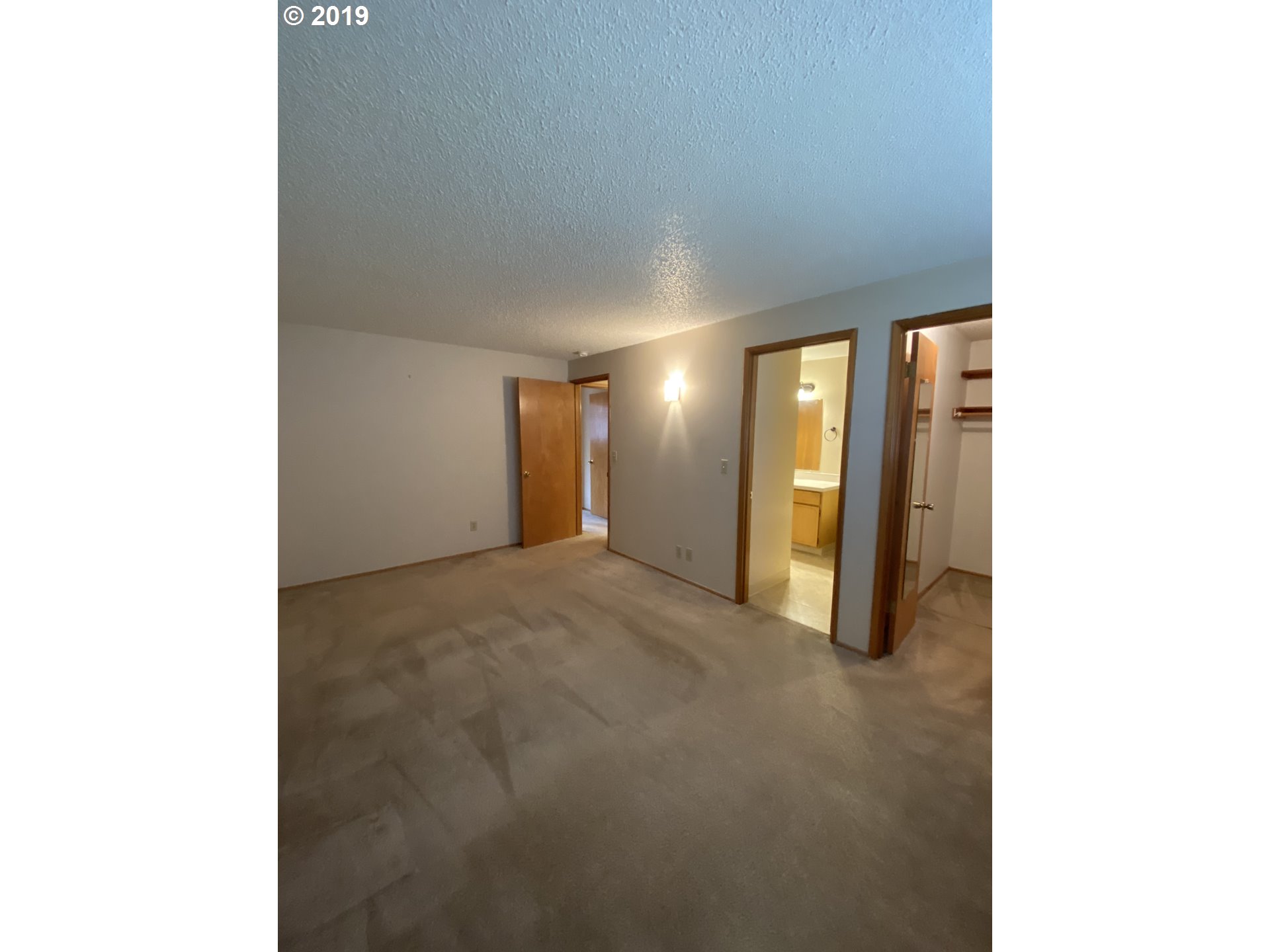 Photo #5: 19691656 Listing 