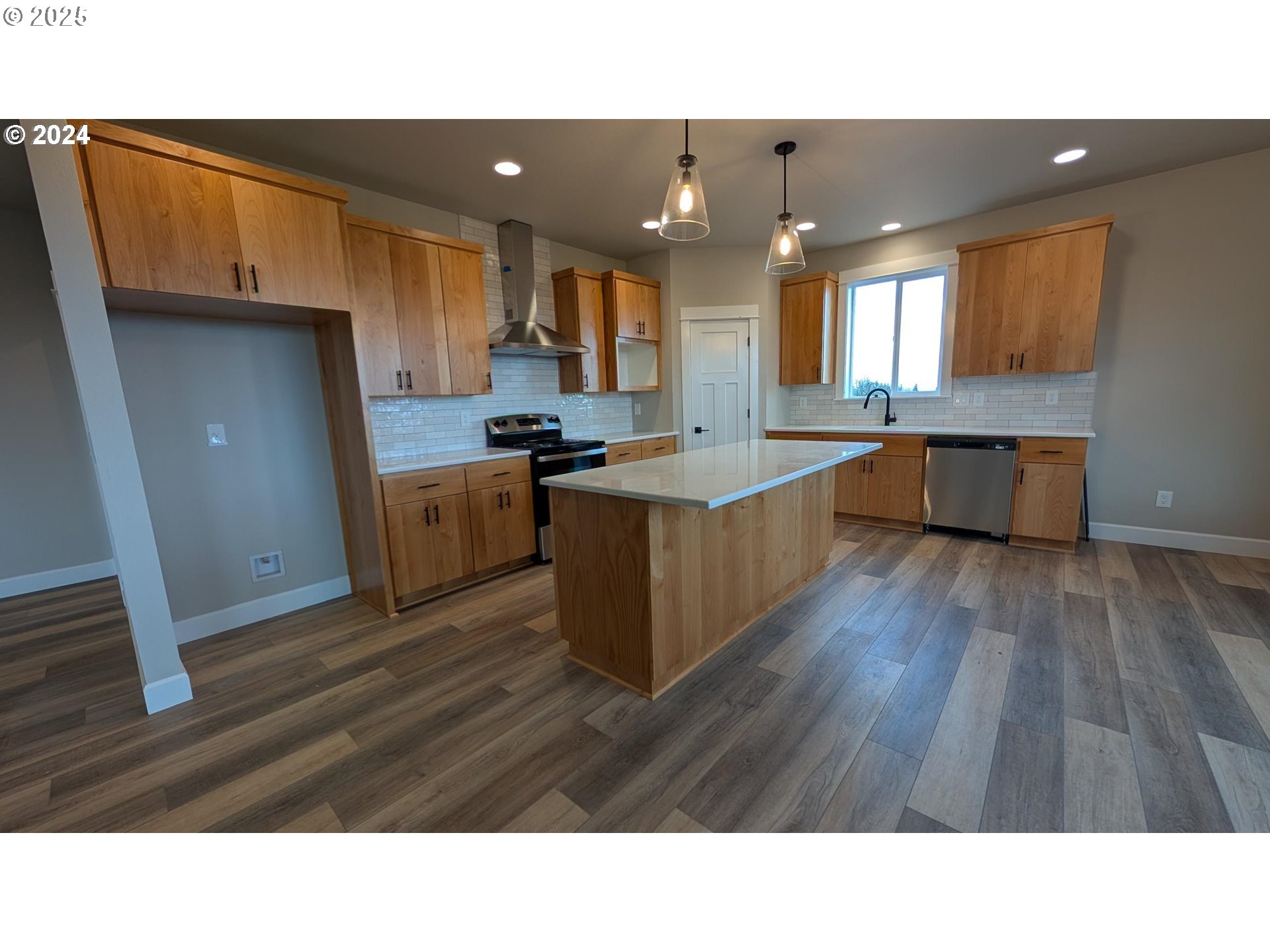 16575 SE WOODLAND HEIGHTS RD, Amity, OR, 97101