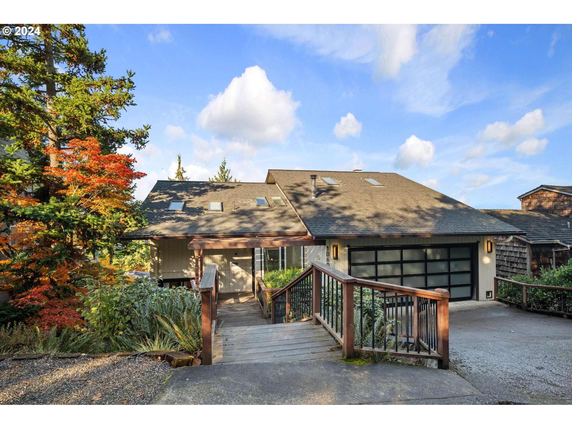 1060 UPPER DEVON LN, Lake Oswego OR 97034