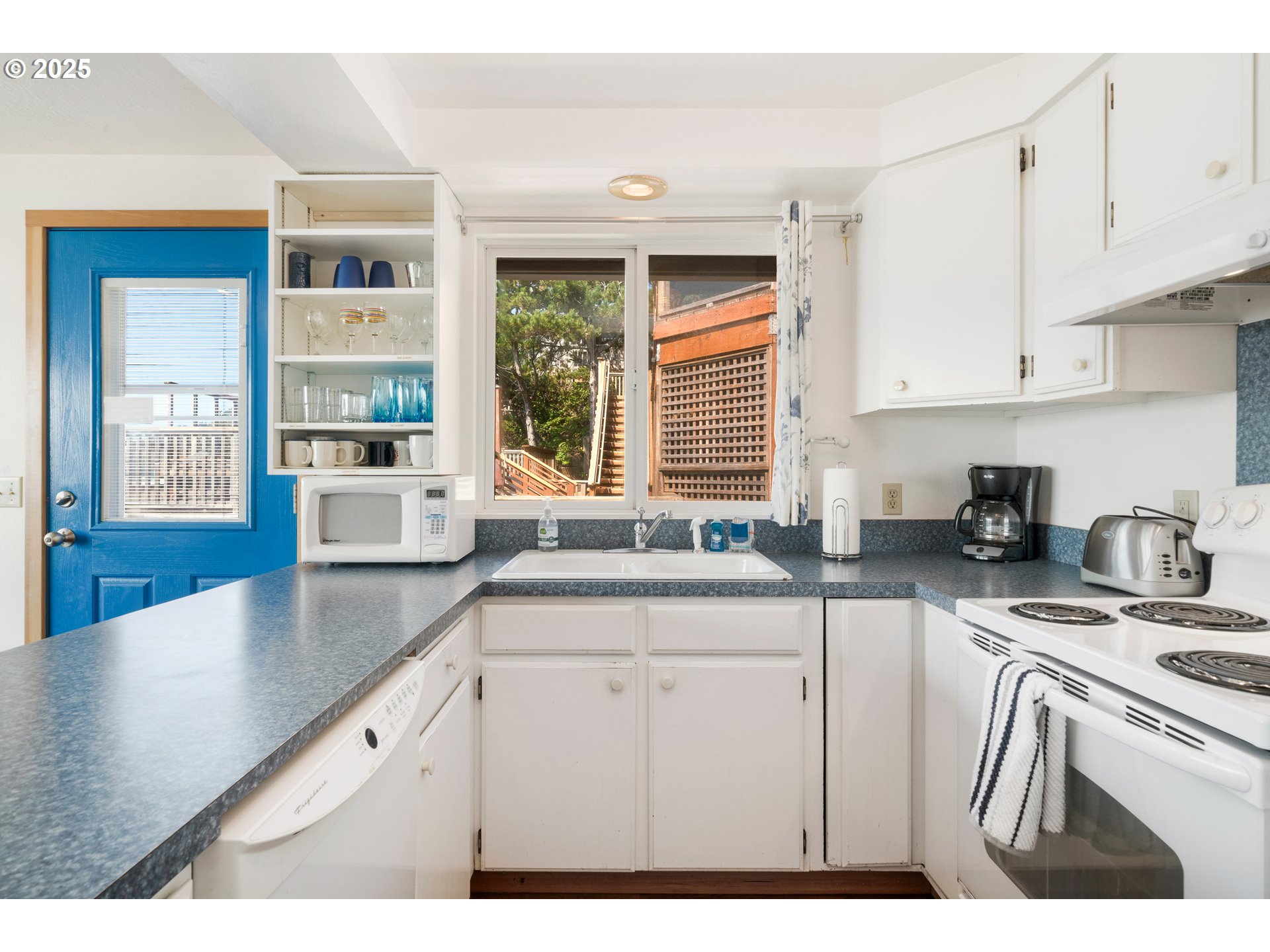 640 OCEAN RD, Manzanita, OR, 97130