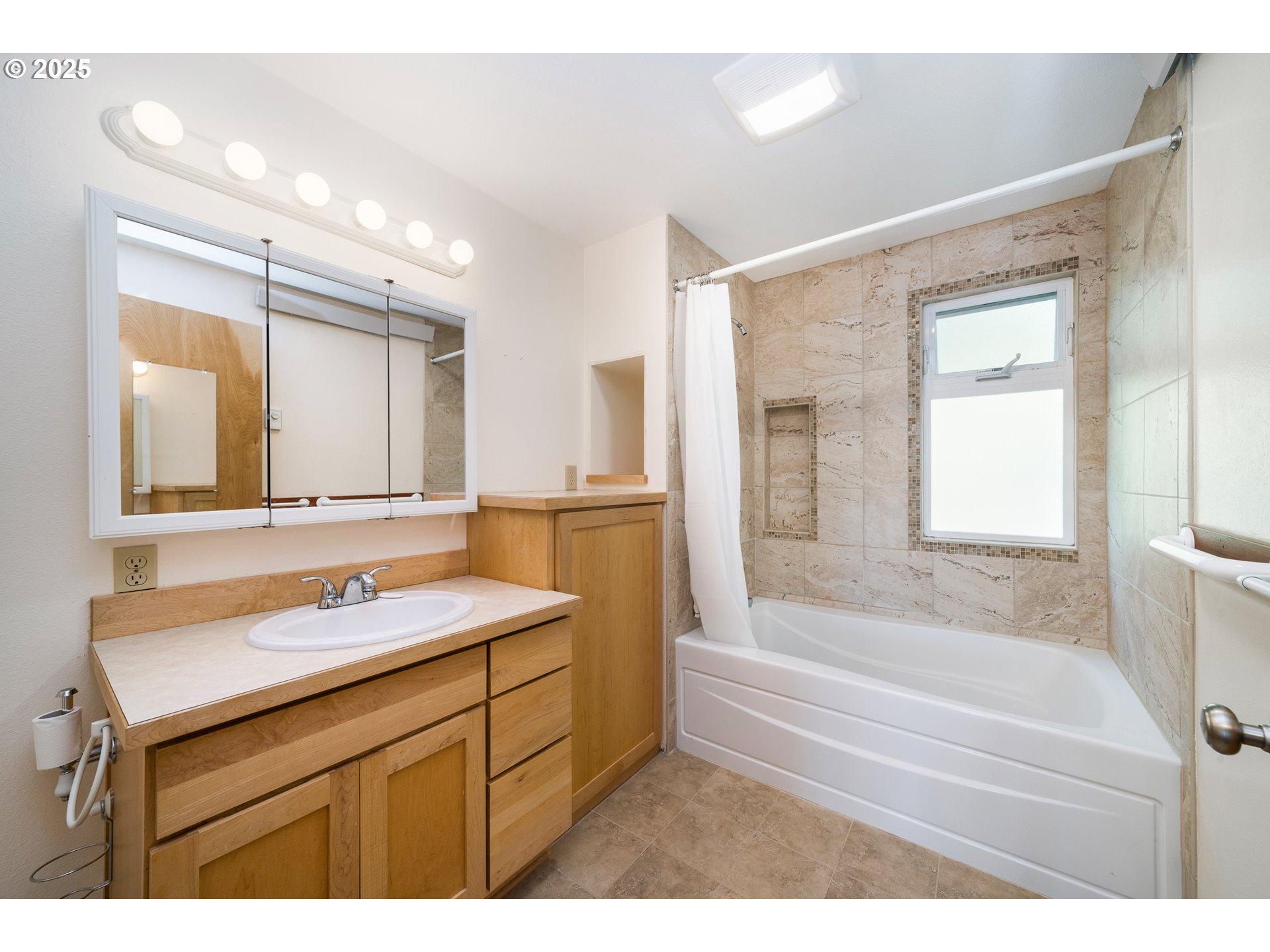 640 OCEAN RD, Manzanita, OR, 97130