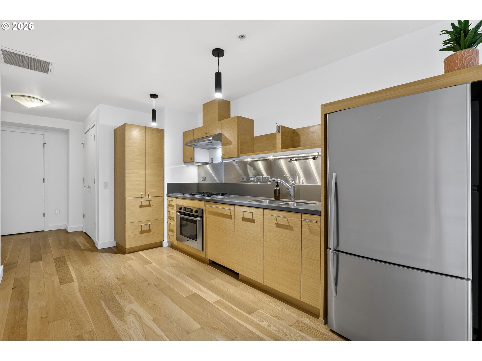 Photo #4: 197878903 Listing: Photo #4