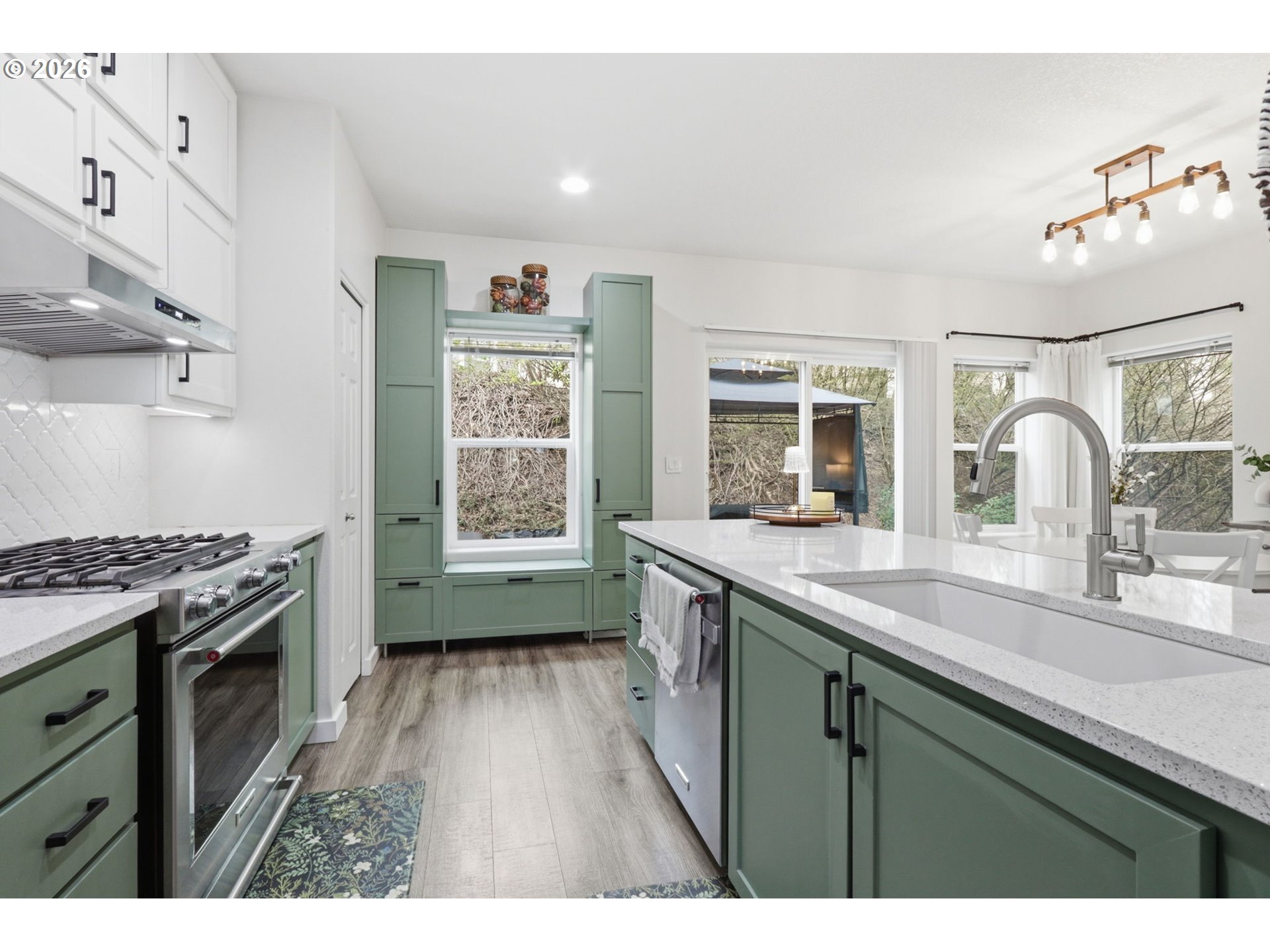 Photo #4: 198428639 Listing: Photo #4