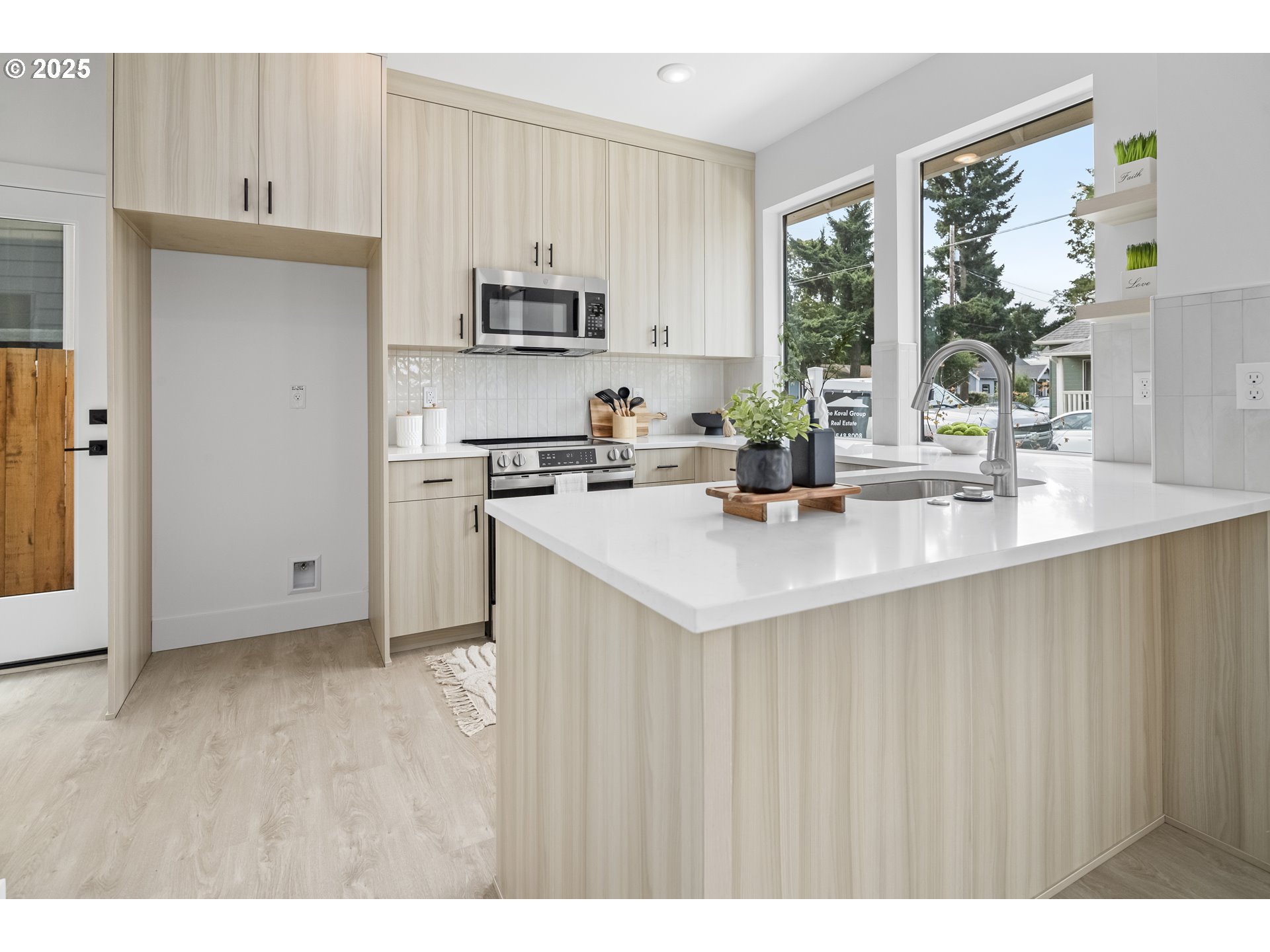 Photo #5: 199373070 Listing: Photo #5