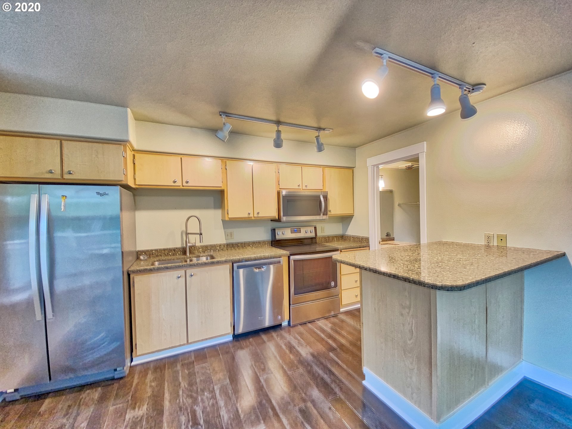 Photo #2: 20002284 Listing 