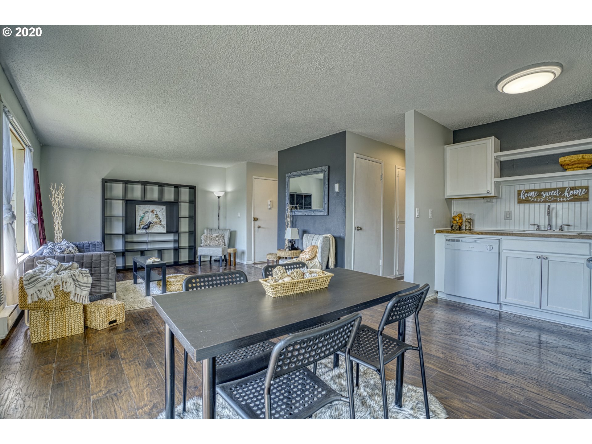 Photo #2: 20002460 Listing 
