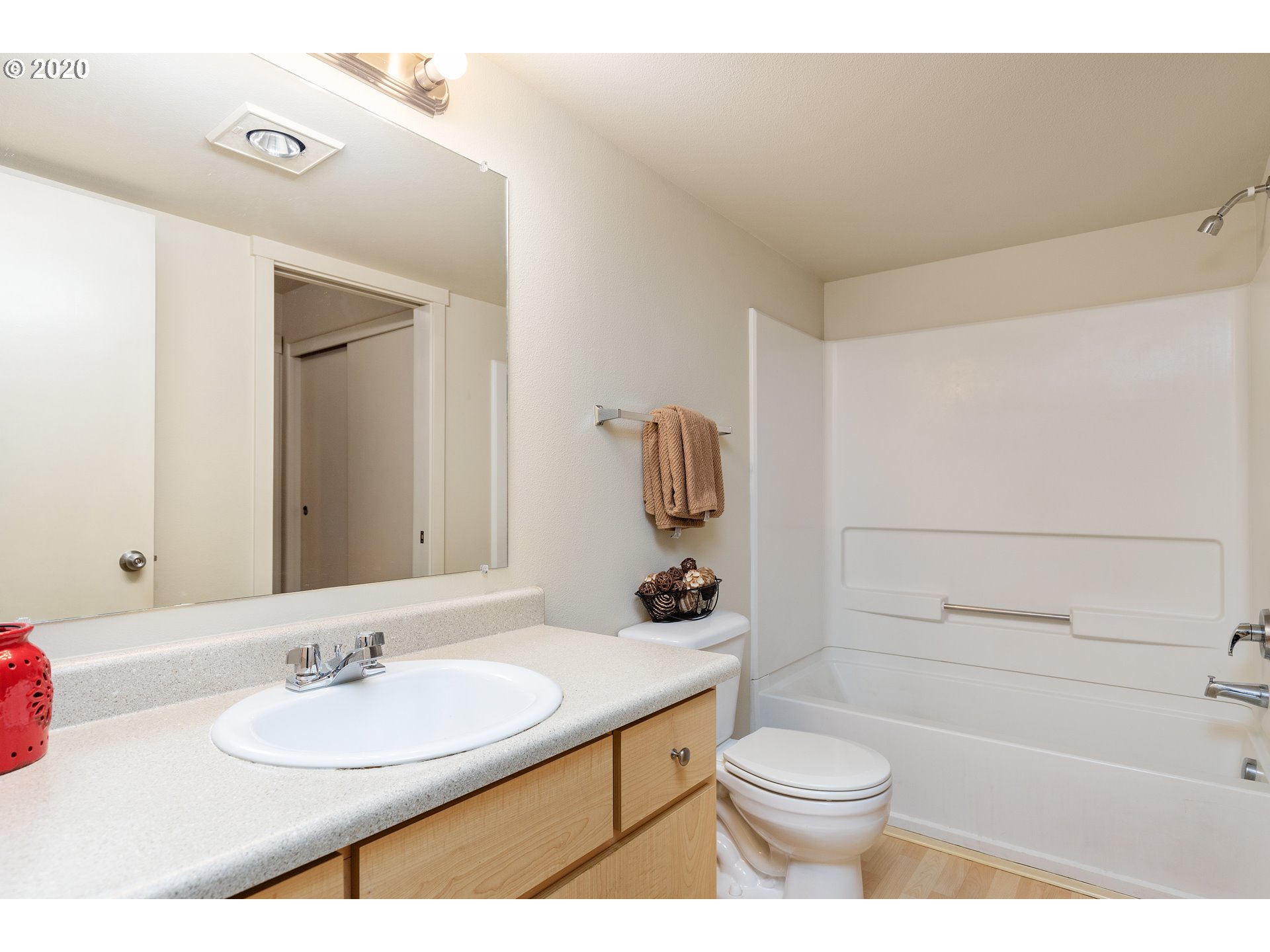 Photo #2: 20004923 Listing 