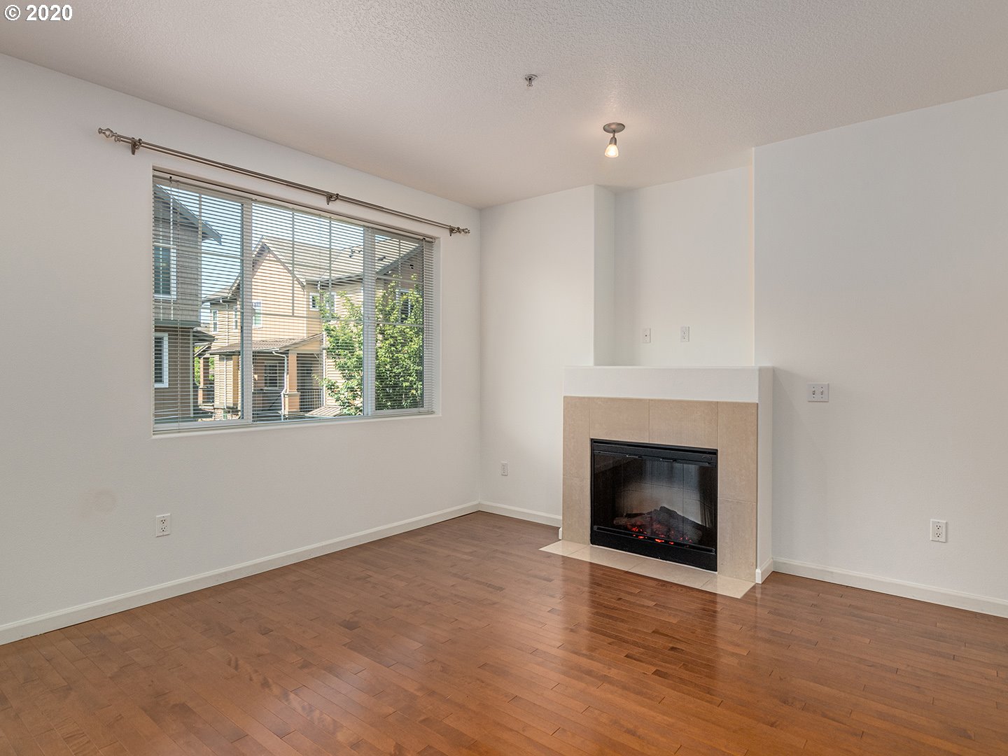 Photo #4: 20005295 Listing 