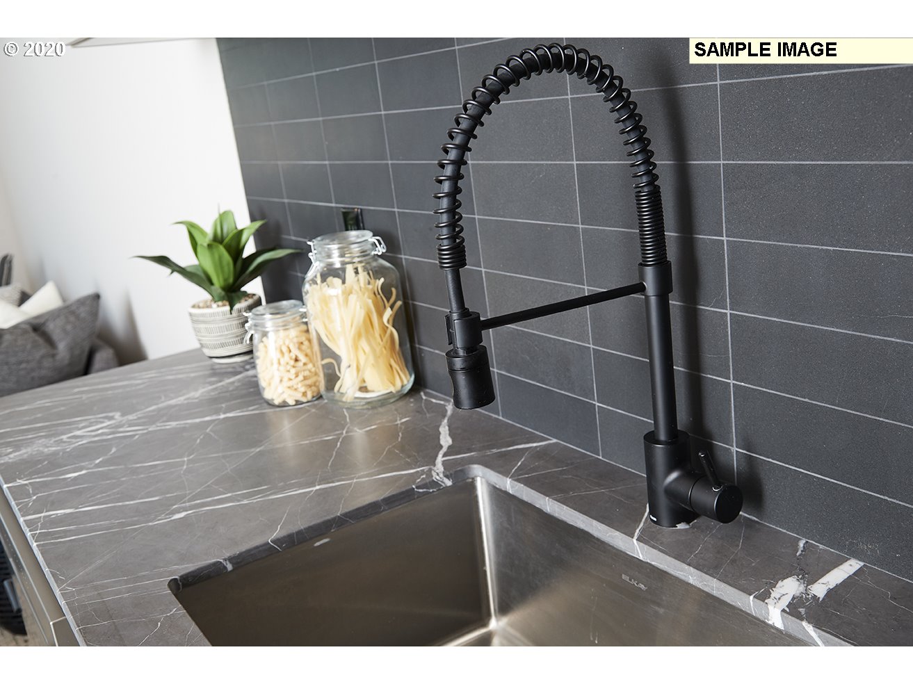 Photo #18: 20012011 Listing: Photo #18