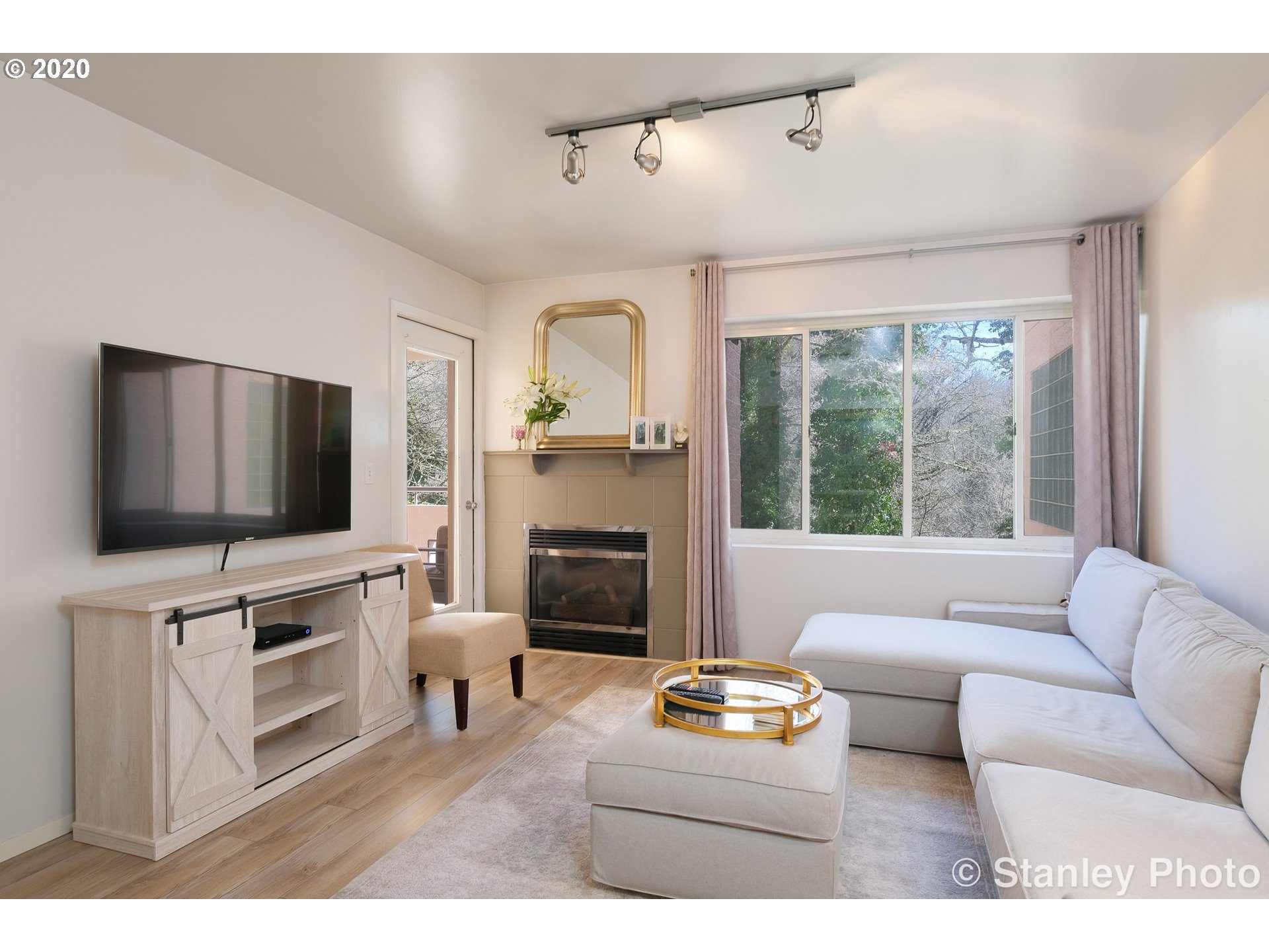 Photo #5: 20017896 Listing 