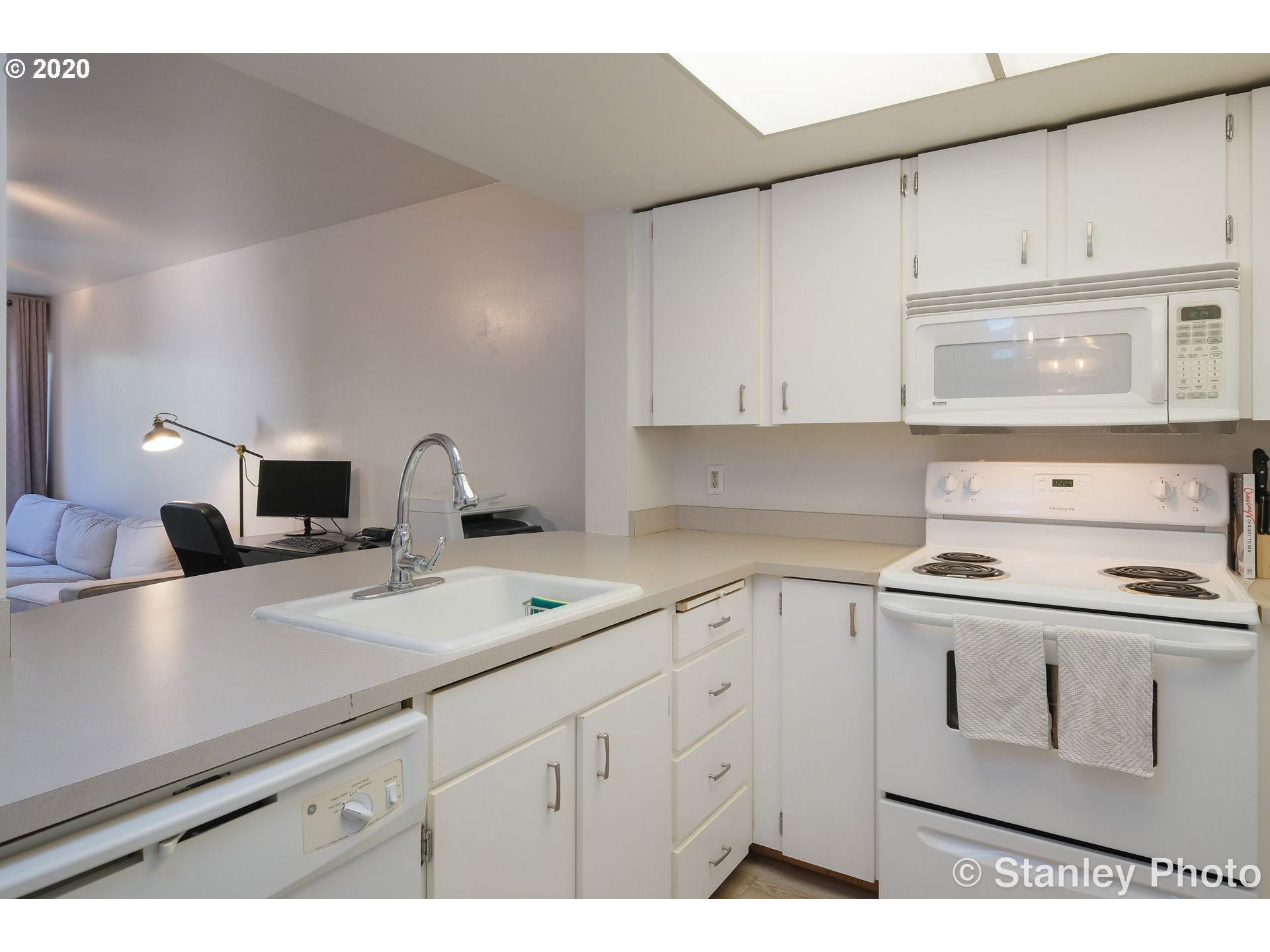 Photo #2: 20017896 Listing 