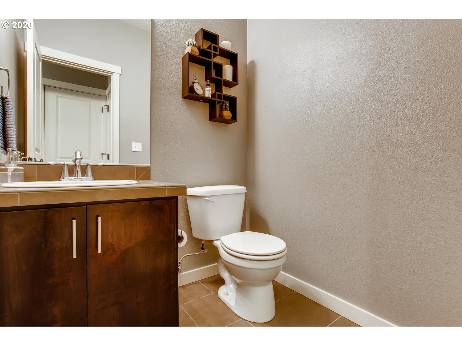 Photo #5: 20020320 Listing 