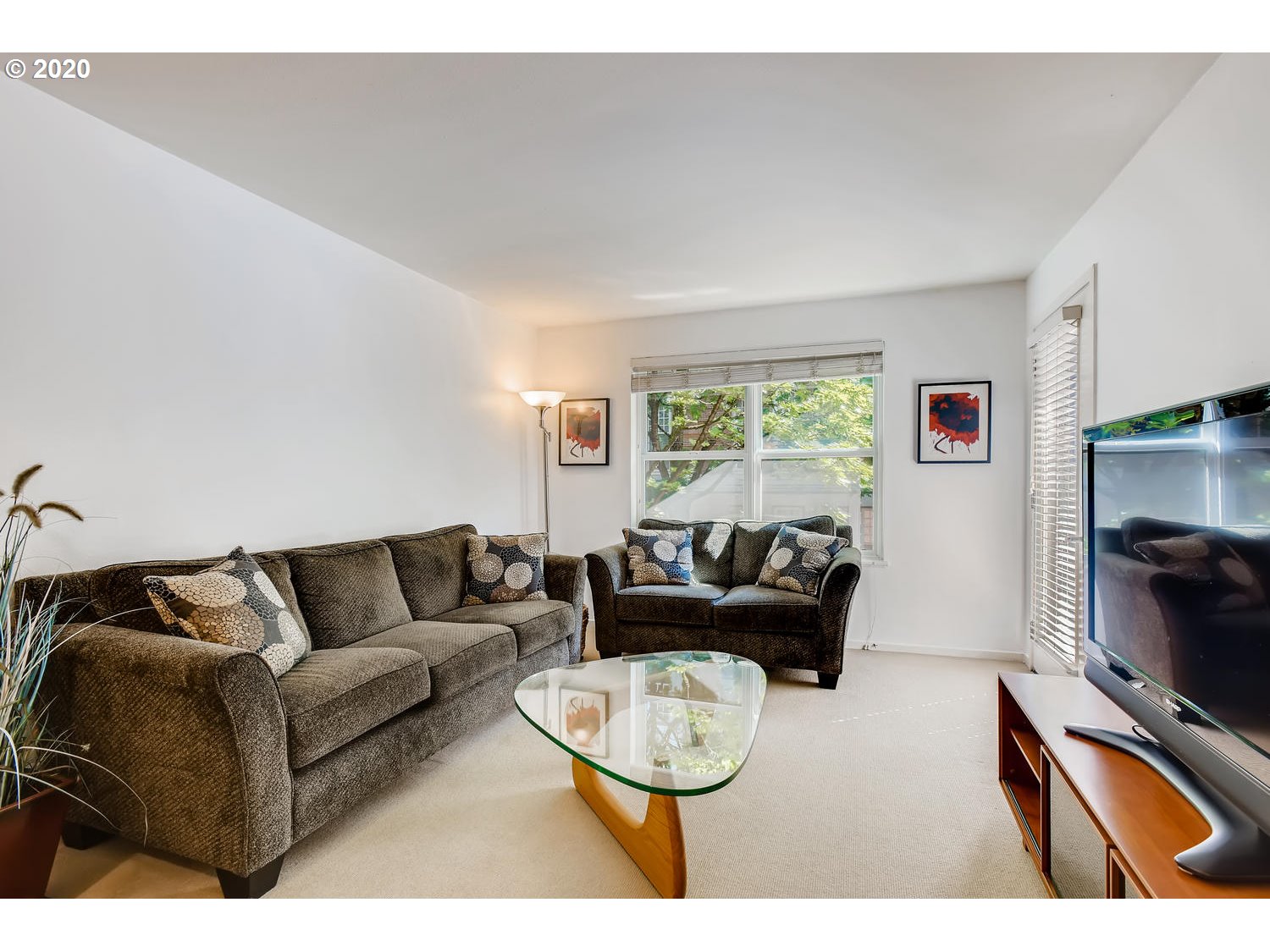 Photo #6: 20020935 Listing 