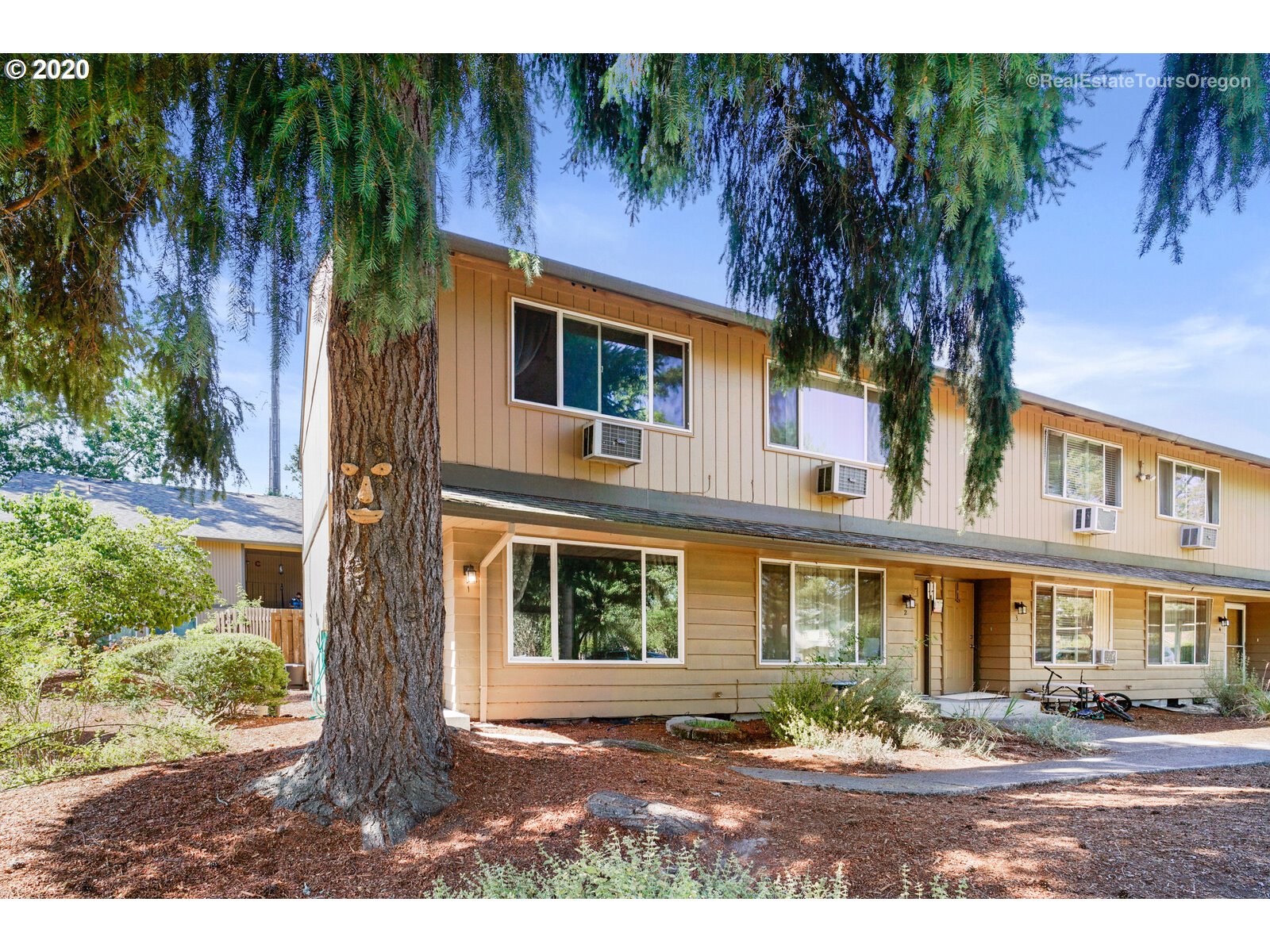 Photo #2: 20021208 Listing 